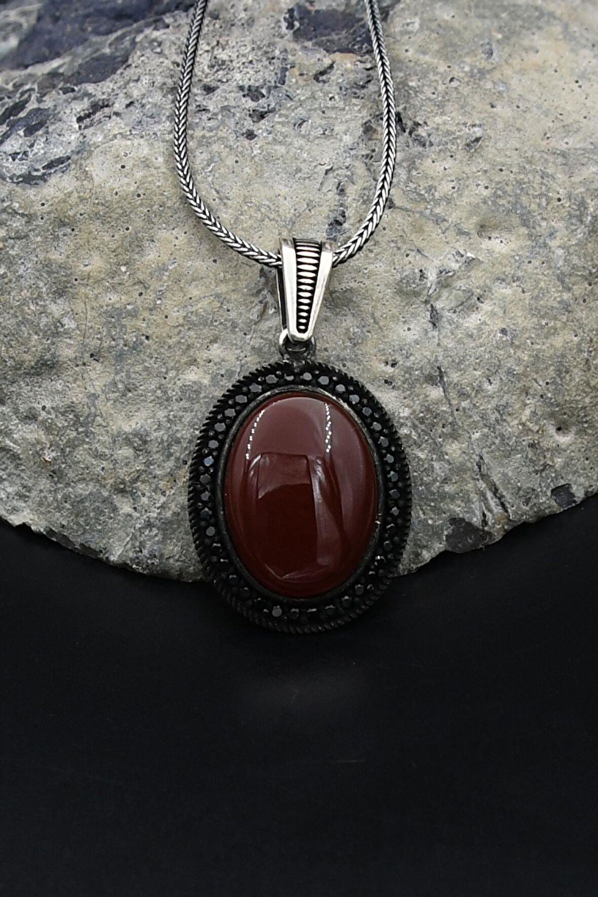 Kırmızı Akik Taşlı Zirkon Taş Süslemeli 925 Ayar Gümüş Kolye Zincir 901908