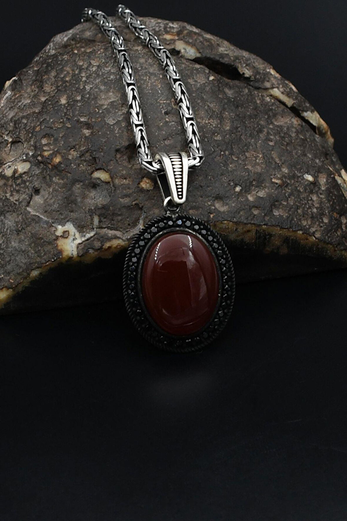 Kırmızı Akik Taşlı Zirkon Taş Süslemeli 925 Ayar Gümüş Kolye Kral Zincir 2Mm 901912