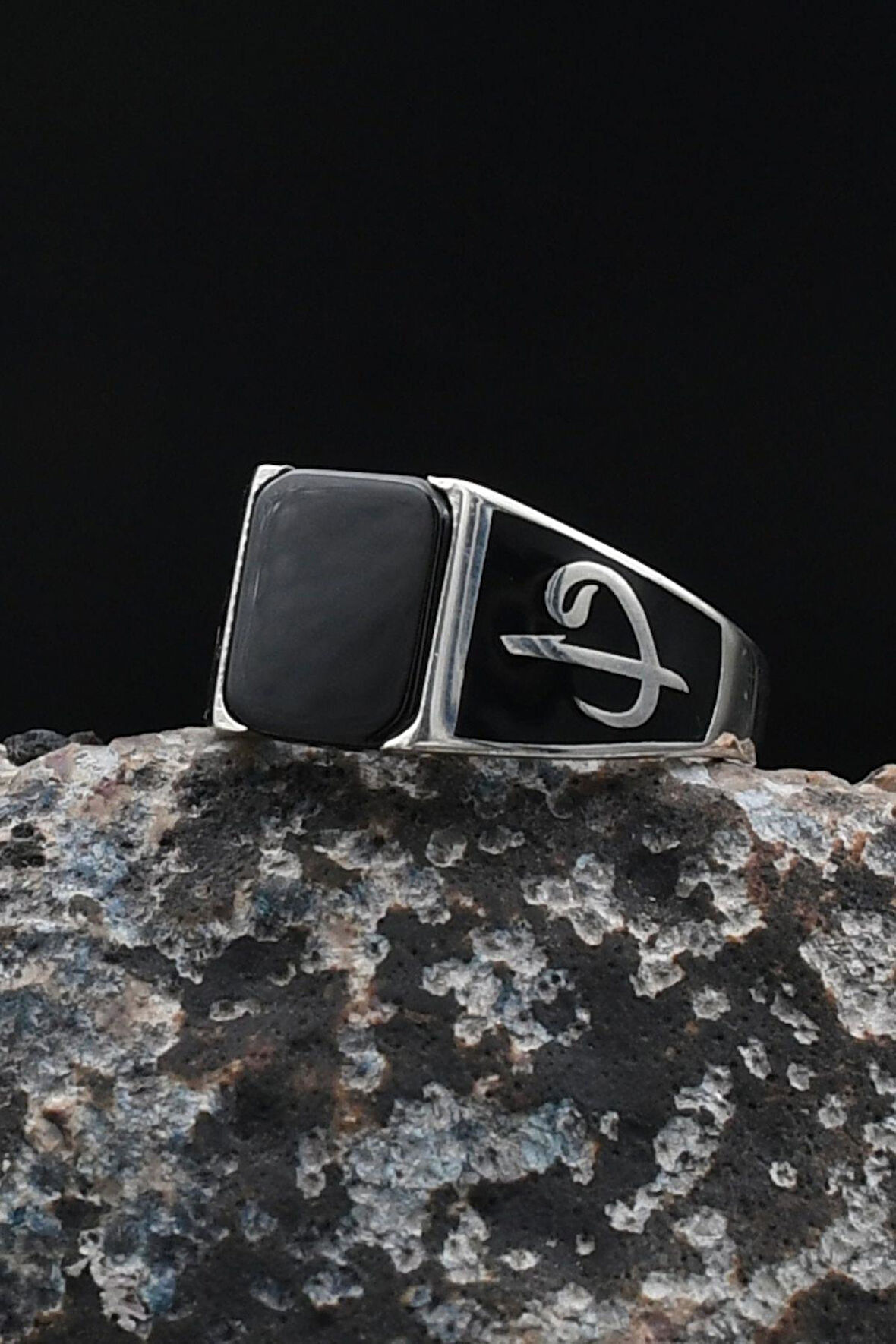 Vav Elif İşlemeli Oniks Taşlı 925 Ayar Gümüş Yüzüğü 901914