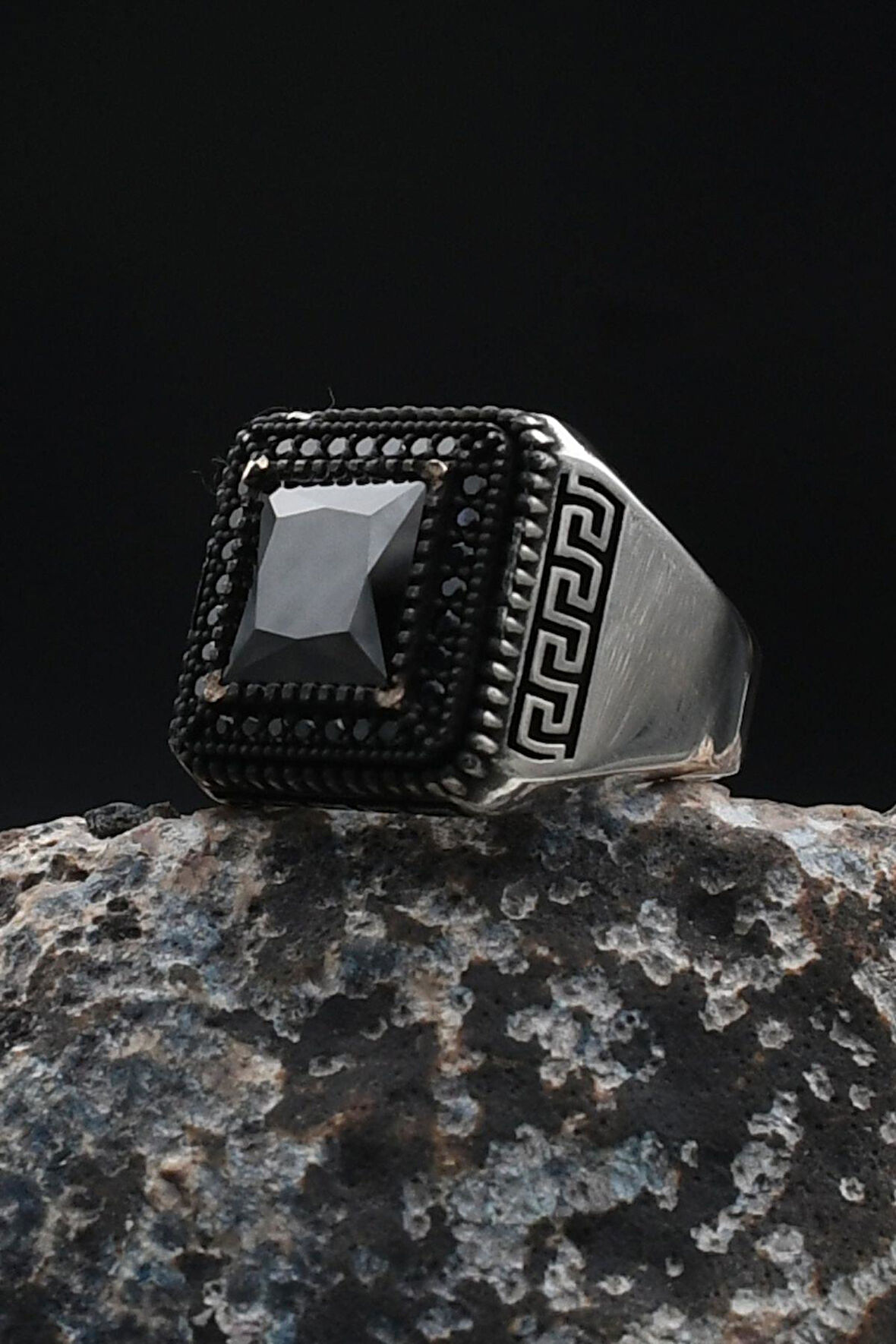 Kare Siyah Zirkon Taşlı Grek Desenli 925 Ayar Gümüş Erkek Yüzük 901922