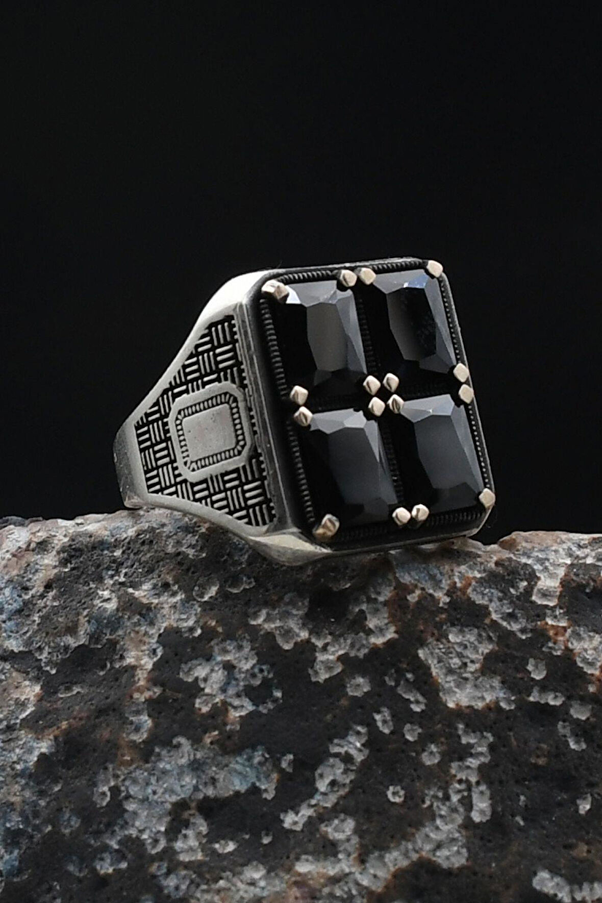 925 Ayar Gümüş Erkek Yüzük Kare Siyah Zirkon Taşlı 901926