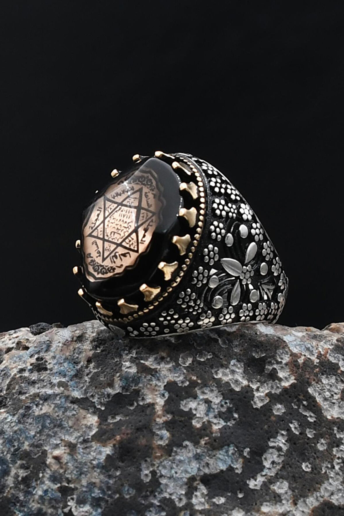 925 Ayar Gümüş Erkek Yüzük Hz. Süleyman Mührü Sıkma Kehribar Taşlı 902029