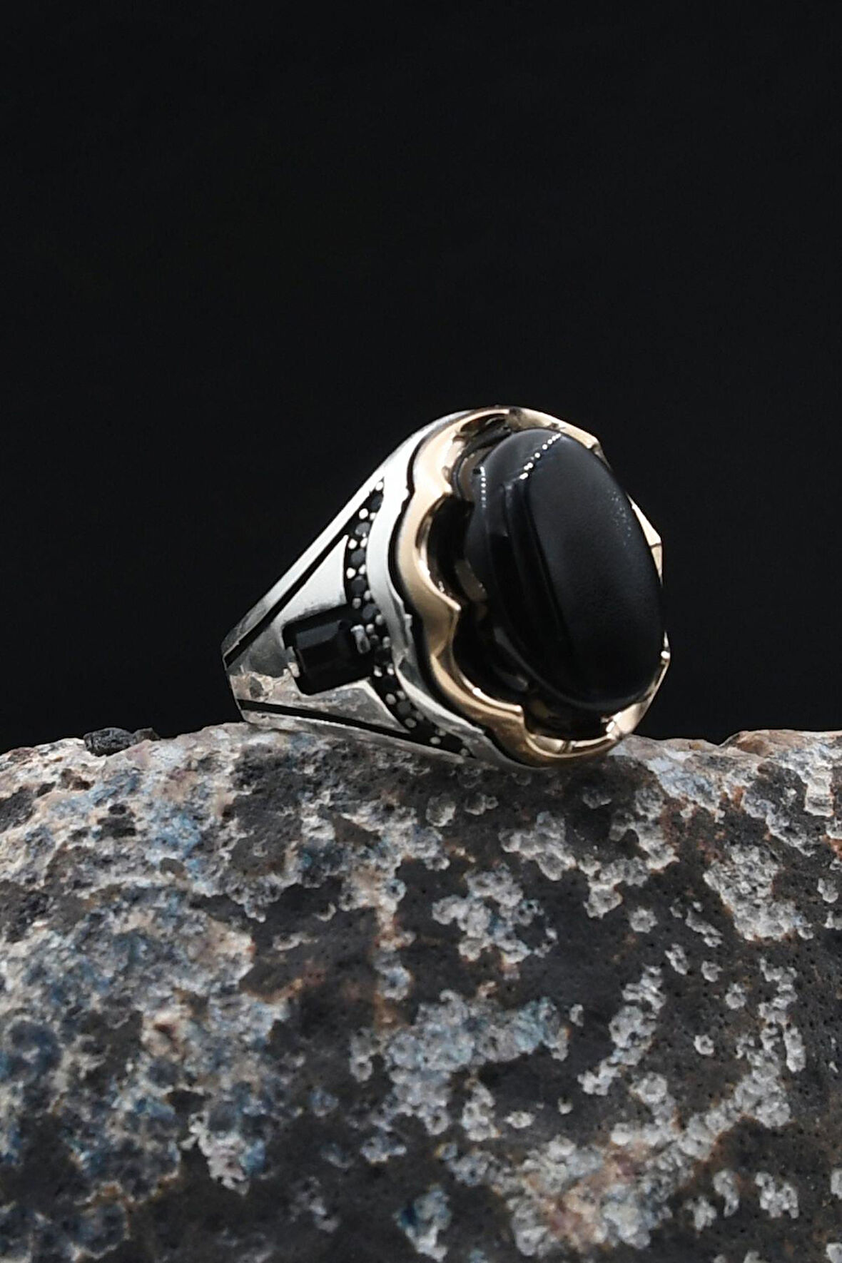 Oniks Taşlı Gümüş Yüzük 925 Ayar Zirkon Taş Süslemeli 902037