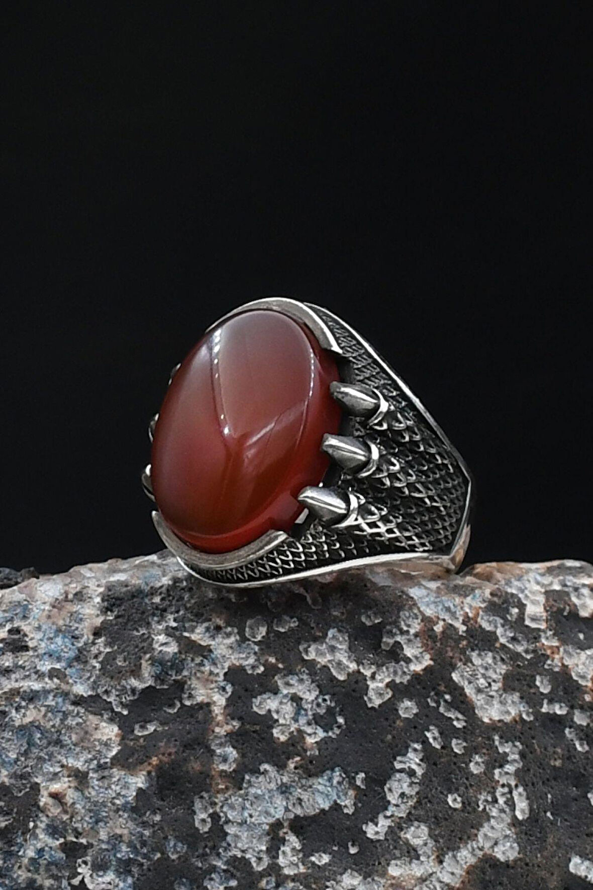 Pençe Figürlü Kırmızı Akik Taşlı 925 Ayar Gümüş Yüzük 902053