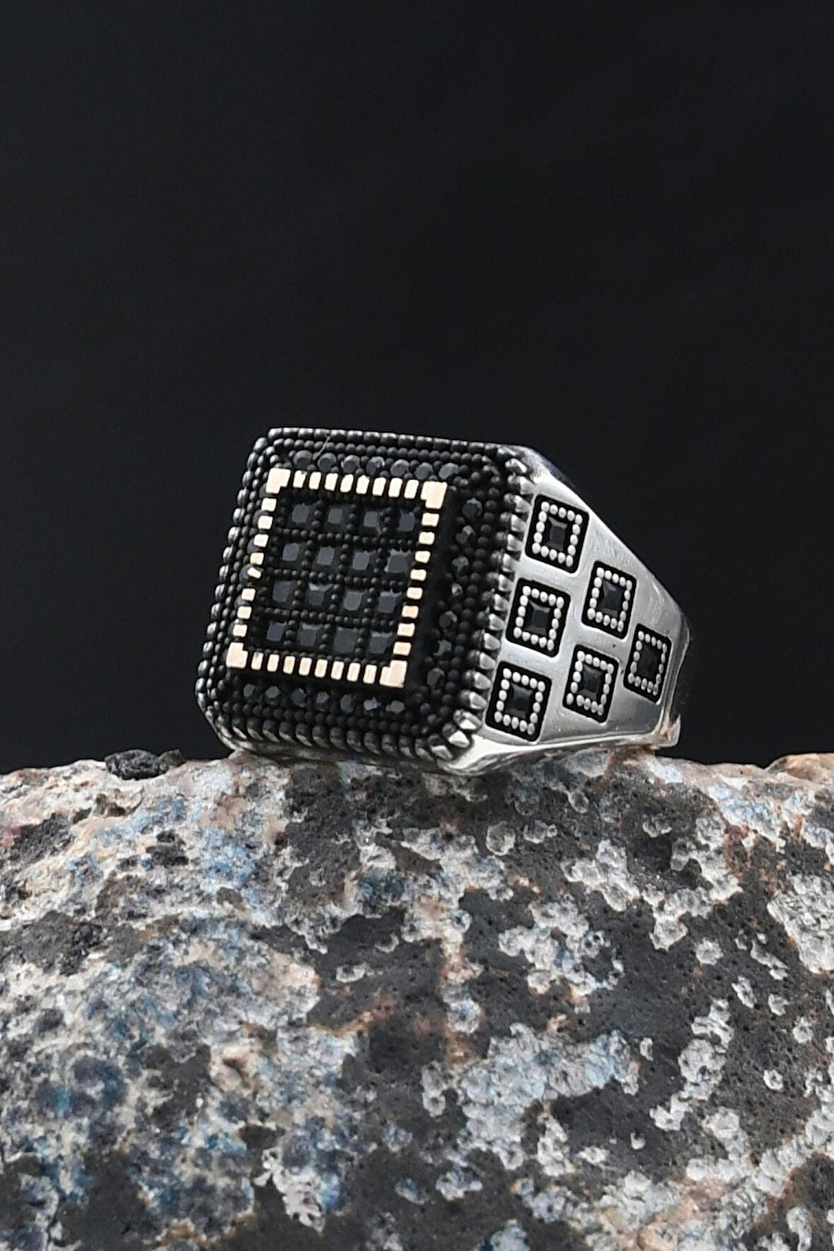 Kare Siyah Zirkon Taş Süslemeli 925 Ayar Gümüş Yüzük 902073