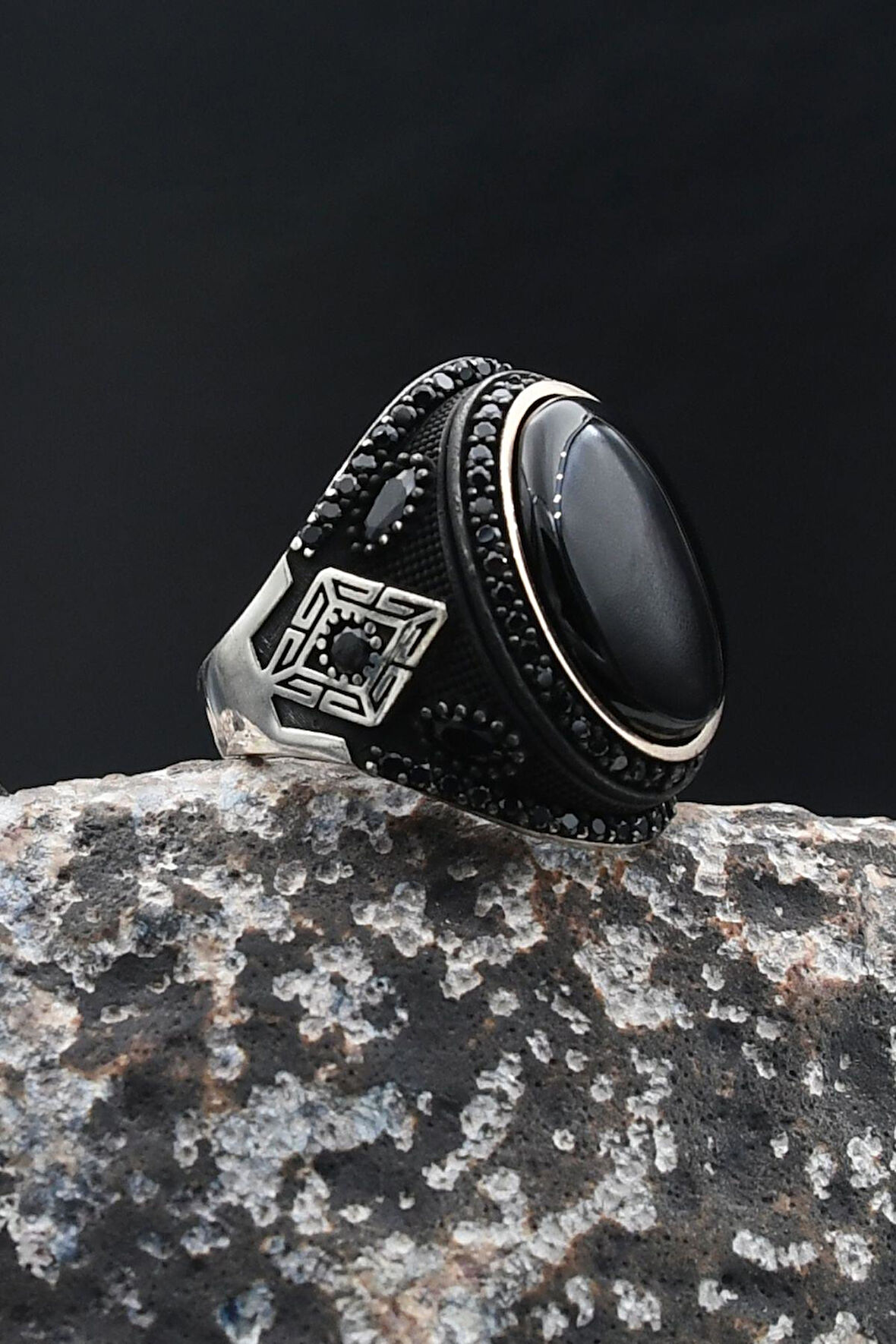 Oniks Taşlı 925 Ayar Gümüş Erkek Yüzük Zirkon Taş Süslemeli 902210