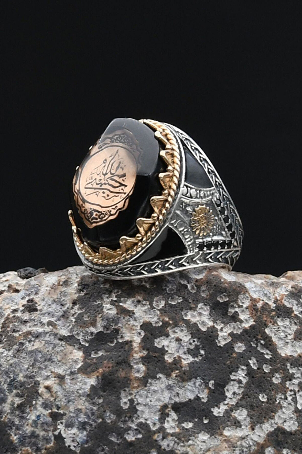 925 Ayar Gümüş Erkek Yüzük Hasbiyallah Yazılı (ALLAH BANA YETER) Sıkma Kehribar Taşlı 902344