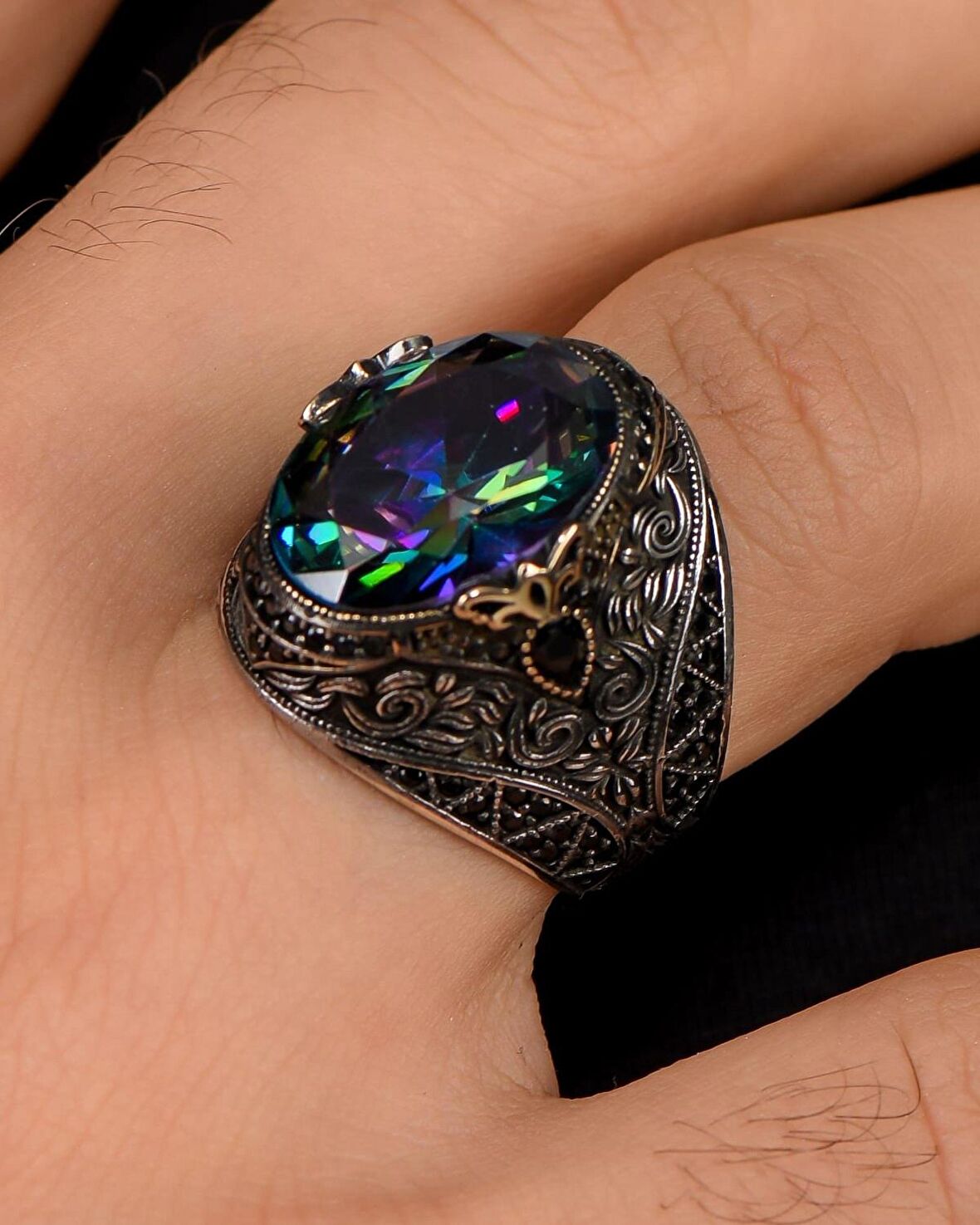 925 Ayar Gümüş Erkek Yüzüğü Mistik Topaz Taşlı Zirkon Taş Süsleme