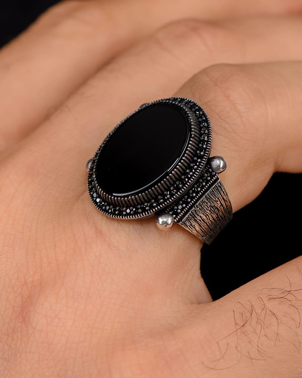 925 Ayar Gümüş Erkek Yüzüğü Oniks Taşlı Zirkon Taş Süslemeli