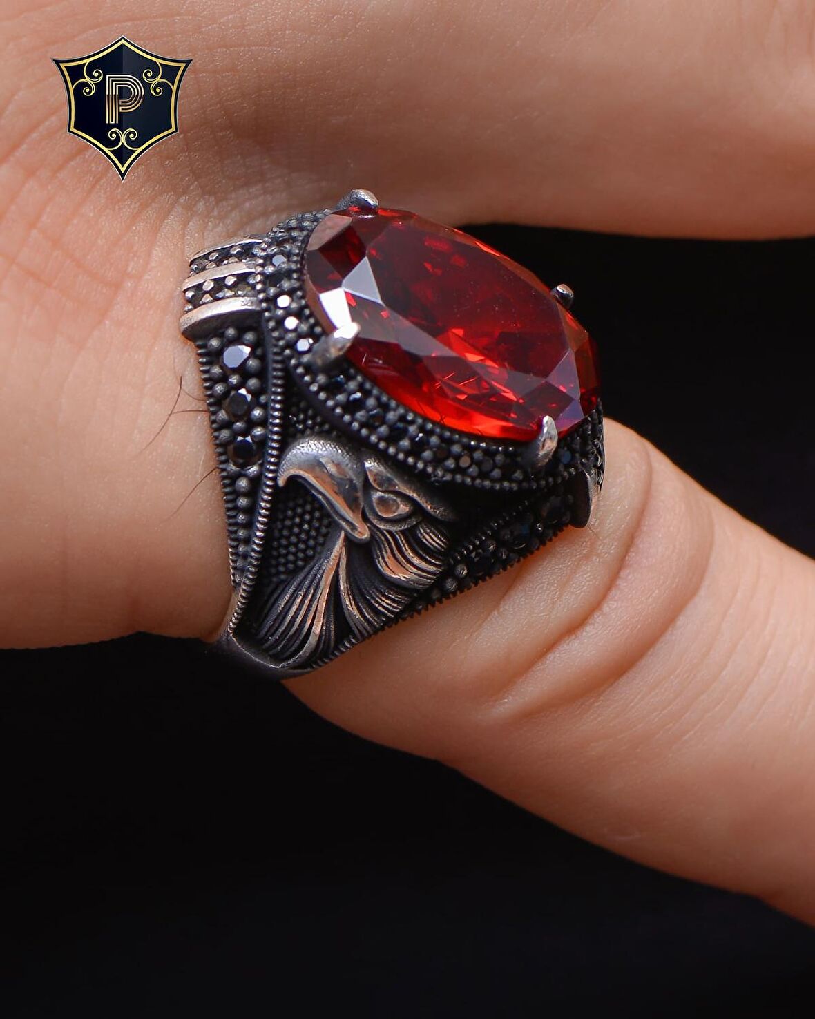 Gümüş Erkek Yüzük Kırmızı Zirkon Taşlı Şahin Figürlü