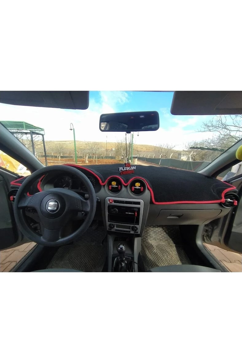 Seat Cordoba 2001-2008 Modellerine Uyumlu Torpido Koruma Halısı Kenar Renk Kırmızı