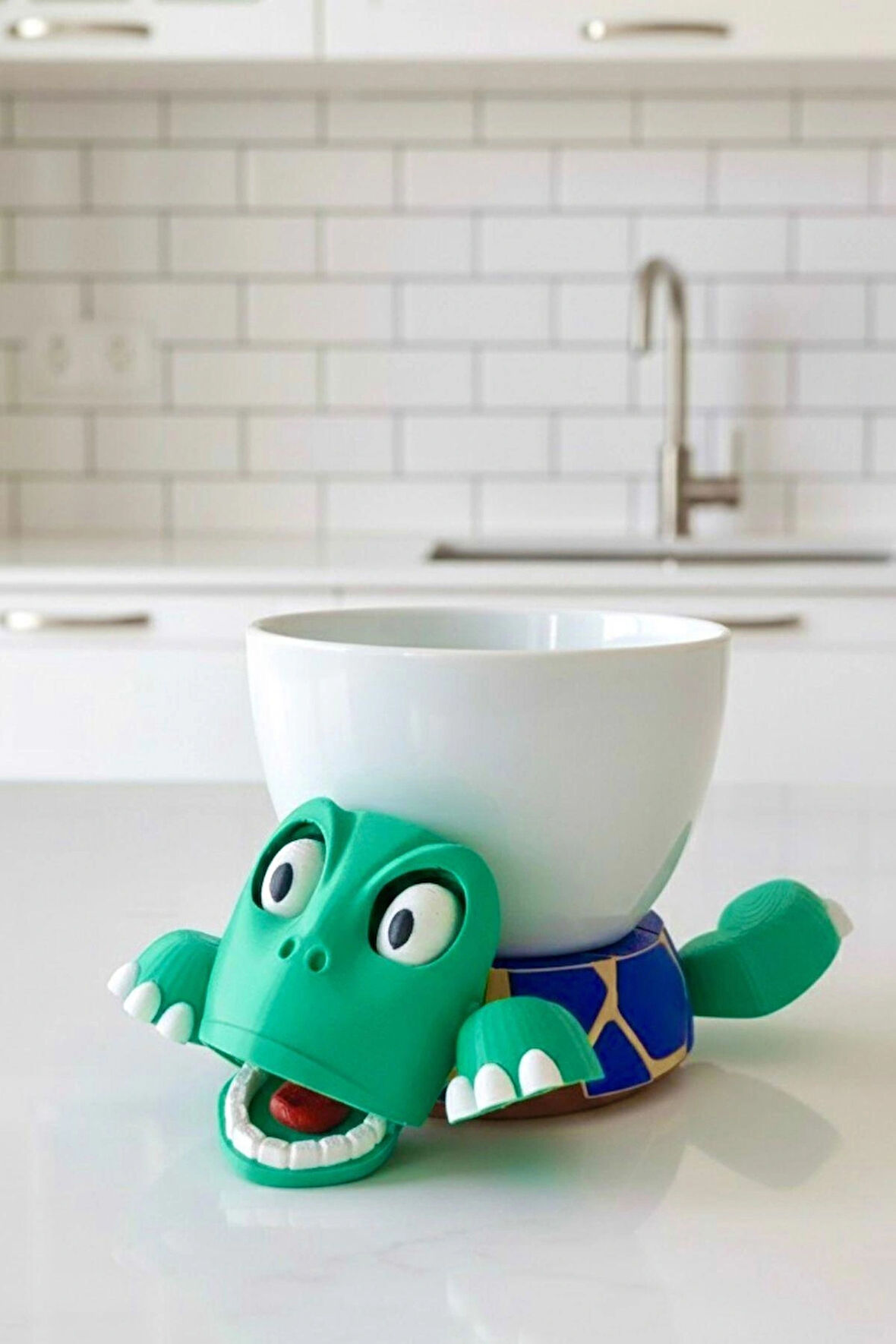 Sevimli Kaplumbağa Bardak Altlığı – Hareketli ve Eğlenceli Kupa Altlığı (Mavi - Sütlü Kahve Çizgili)