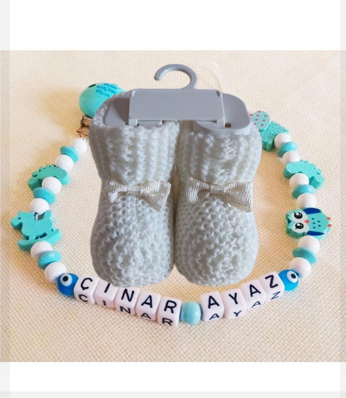 Sahi Aksesuar İsimli Bebek Emzik Zinciri ve Beyaz Renk Patik Seti - sahi_0442