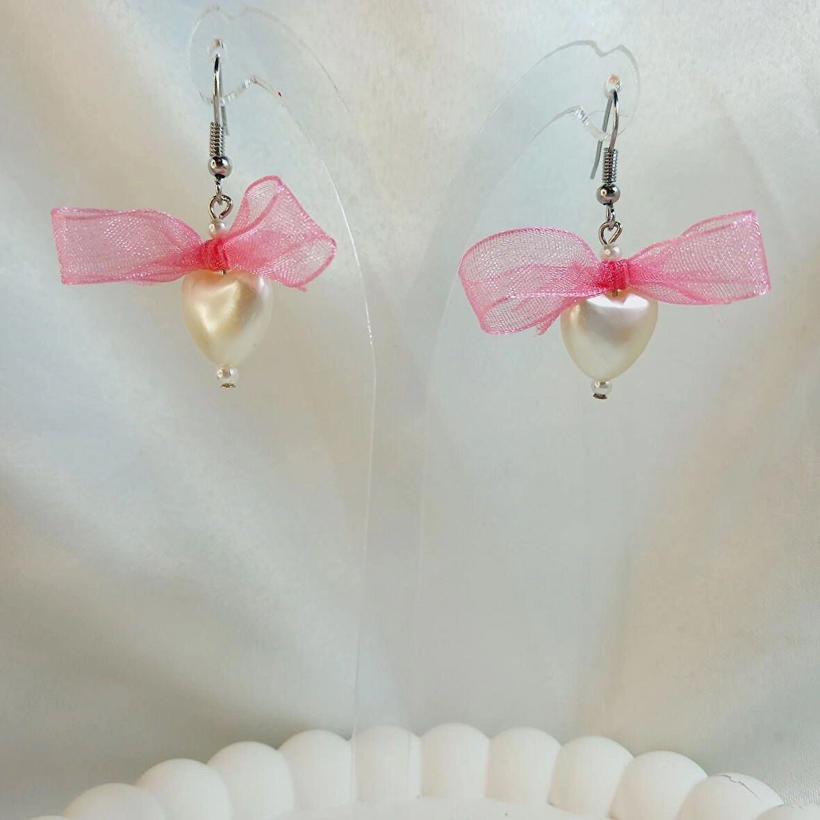 Pembe Kurdele Detaylı Aesthetic Soft Vibes Vintage Coquette Kalp İnci Kadın Hediyelik Küpe