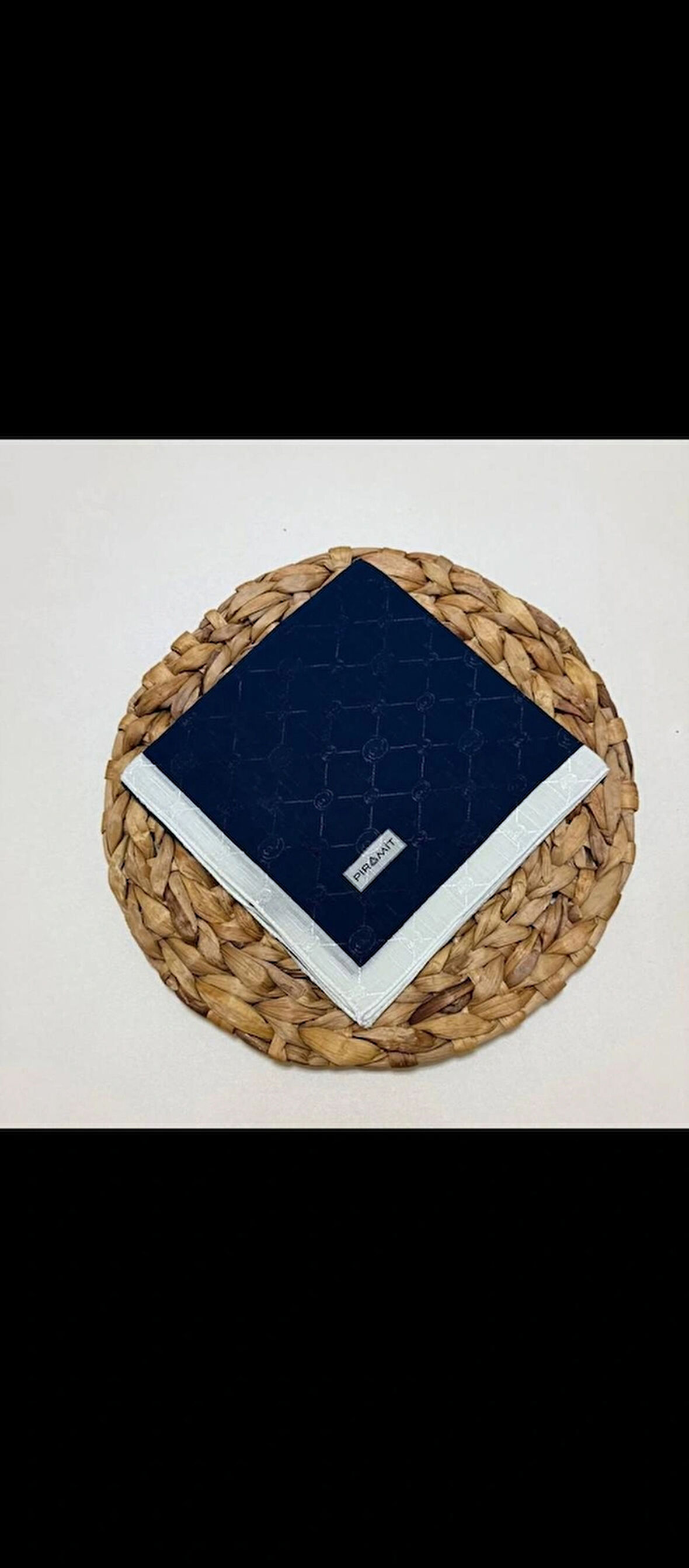 Piramit Monogram Eşarp laci beyaz