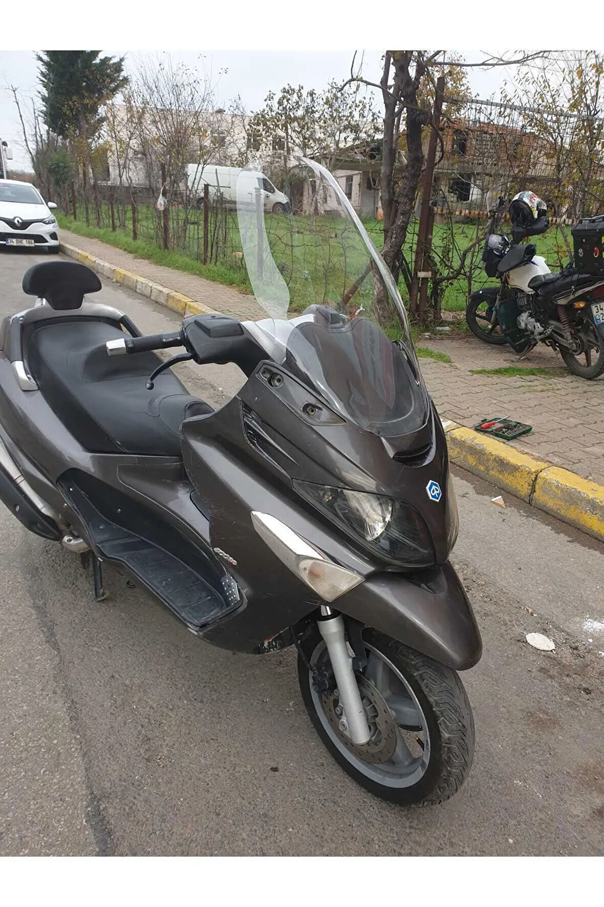 Piaggio X Evo Ön cam 2009 2015 Model Yılı 53cm Şeffaf Renk 4mm Orta Boylu Cam