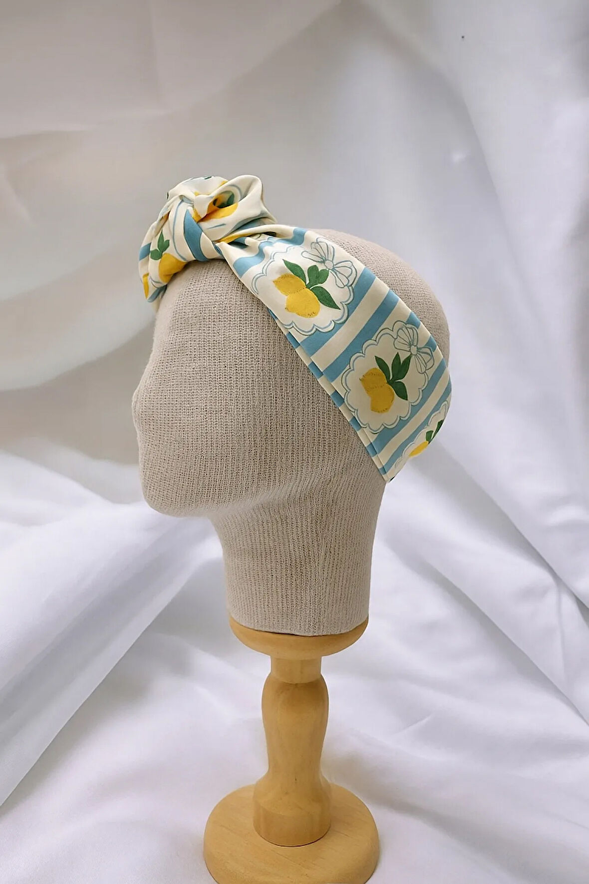 Turkuaz Çizgili Limon Detay Desenli Saten Bandana 70x70 cm Renkli Fular Yeni Sezon Saç Aksesuarı