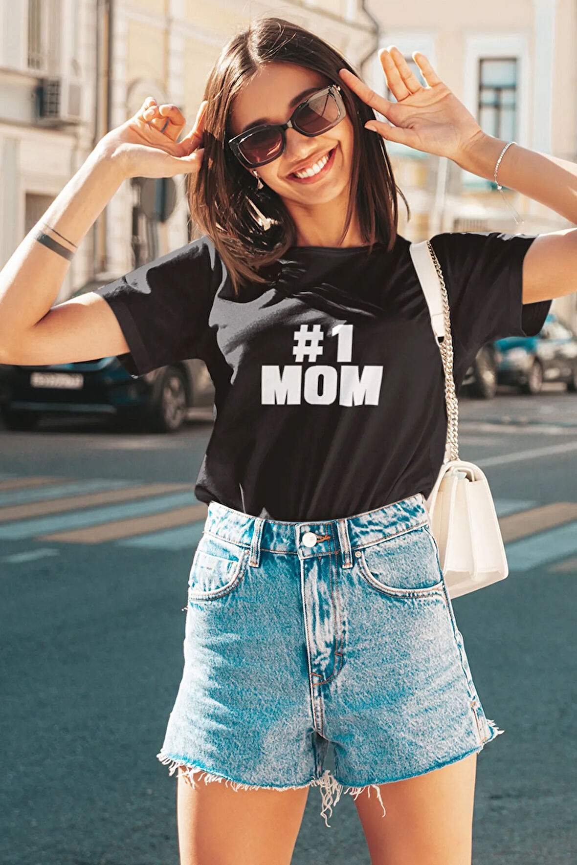 Number One Mom Baskılı Anneler Günü Eğlenceli Hediyelik Unisex T-Shirt