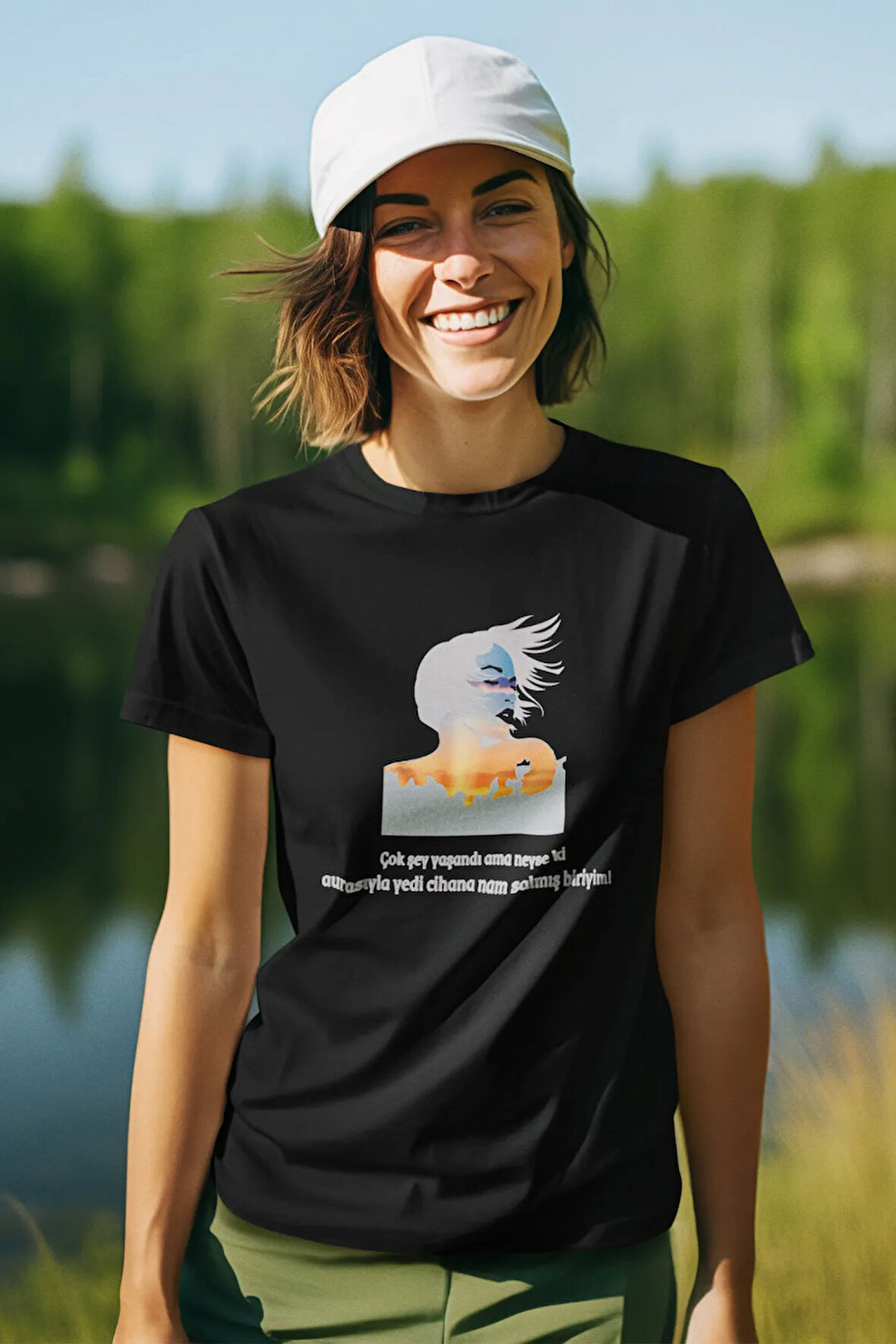 Aurasıyla Nam Salmış Birisiyim Baskılı Eğlenceli Hediyelik Kadın T-Shirt