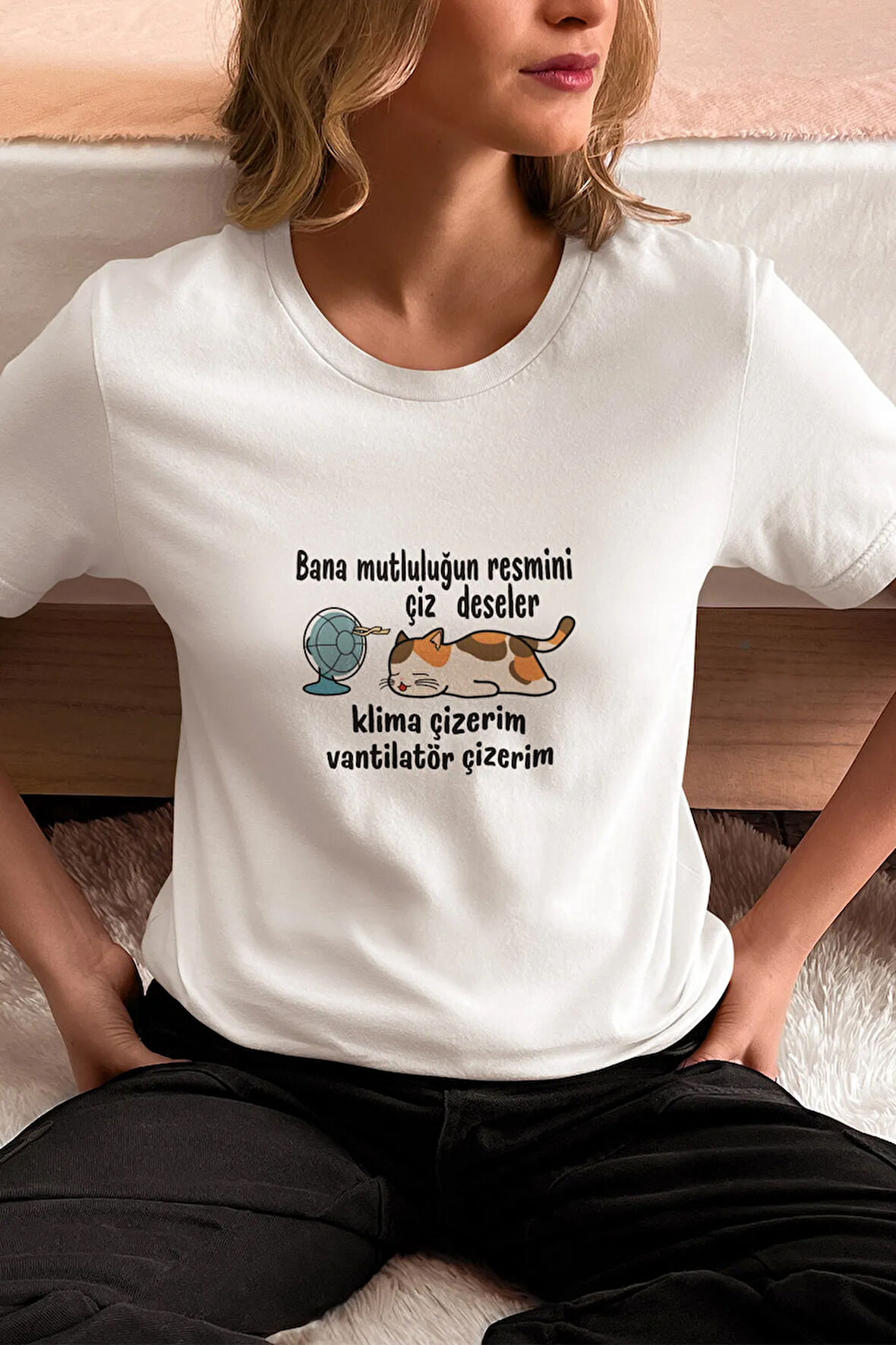 Mutluluğun Resmi-Kedi Baskılı Eğlenceli Komik Hediyelik Beyaz Kadın T-Shirt