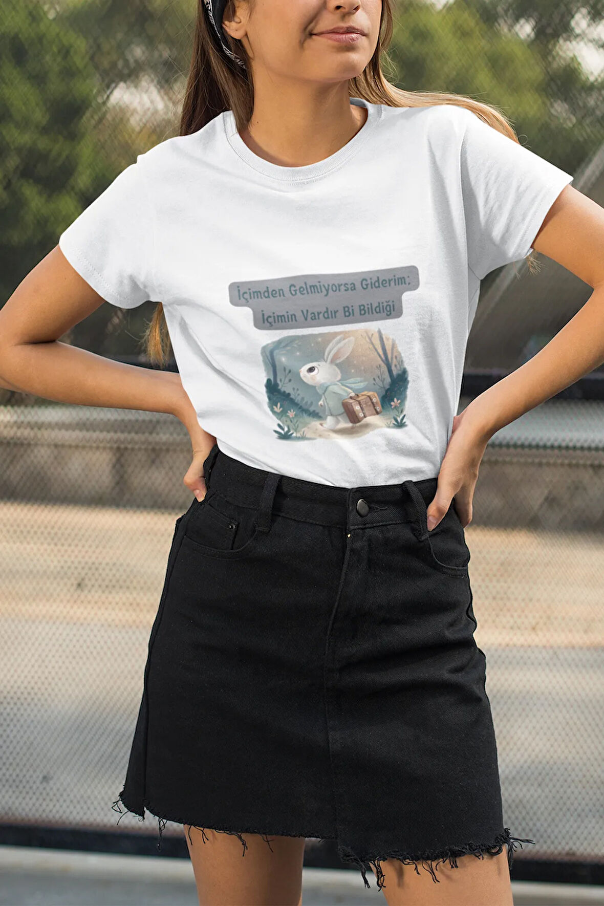 İçimden Gelmiyorsa Giderim. İçimin Vardır Bi Bildiği-Tavşan Baskılı %100 Pamuklu T-Shirt