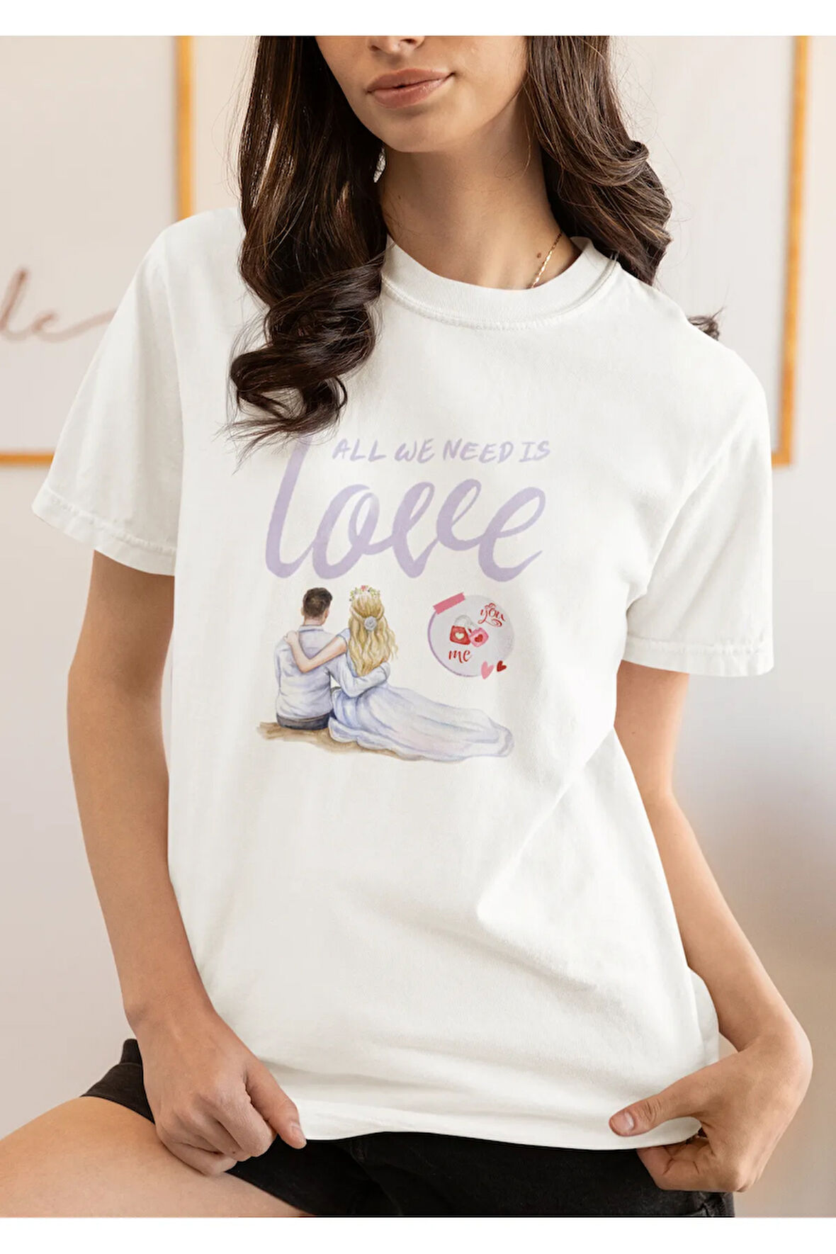 All We Need is Love Baskılı Yıldönümü Sevgililer Günü Hediyelik Romantik %100 Pamuklu T-Shirt