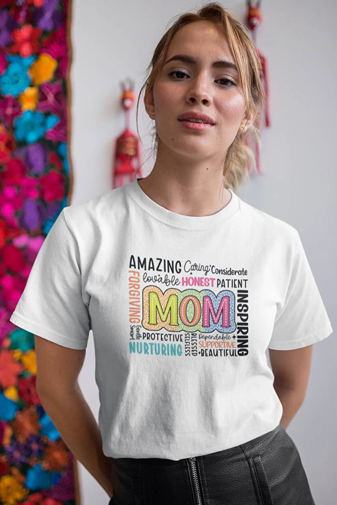 Amazing Mom Baskılı Anneler Günü Hediyelik Beyaz %100 Pamuklu T Shirt