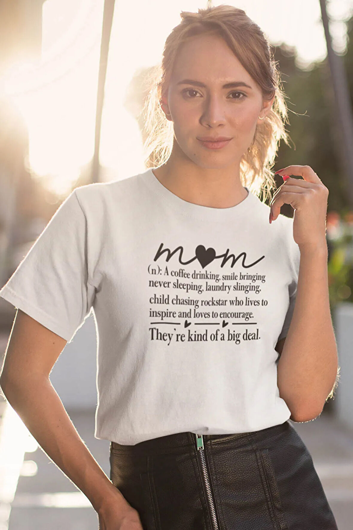 Mom Sözlük Baskılı Anneler Günü Hediyelik Beyaz %100 Pamuklu T Shirt