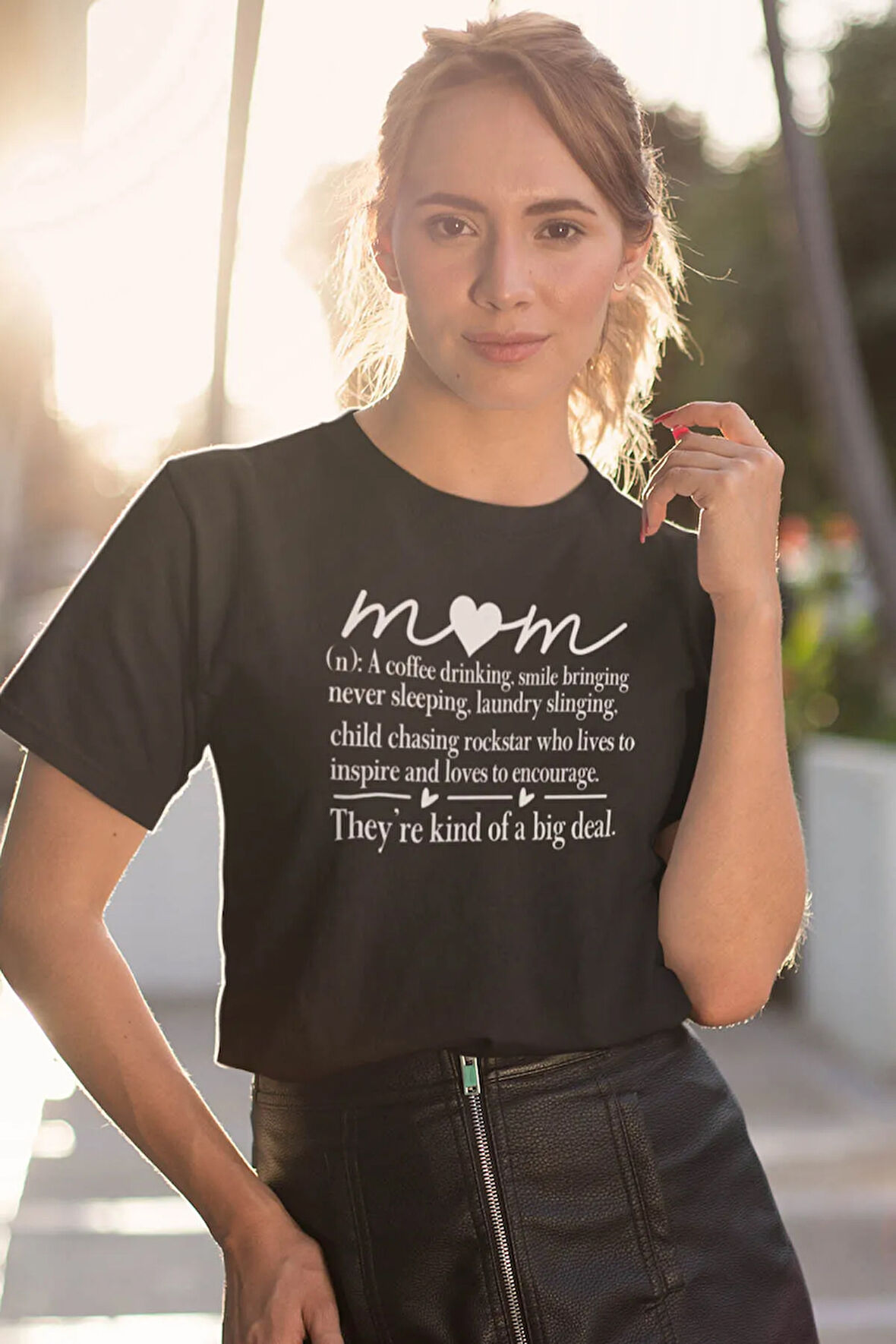 Mom Sözlük Baskılı Anneler Günü Hediyelik Siyah %100 Pamuklu T Shirt