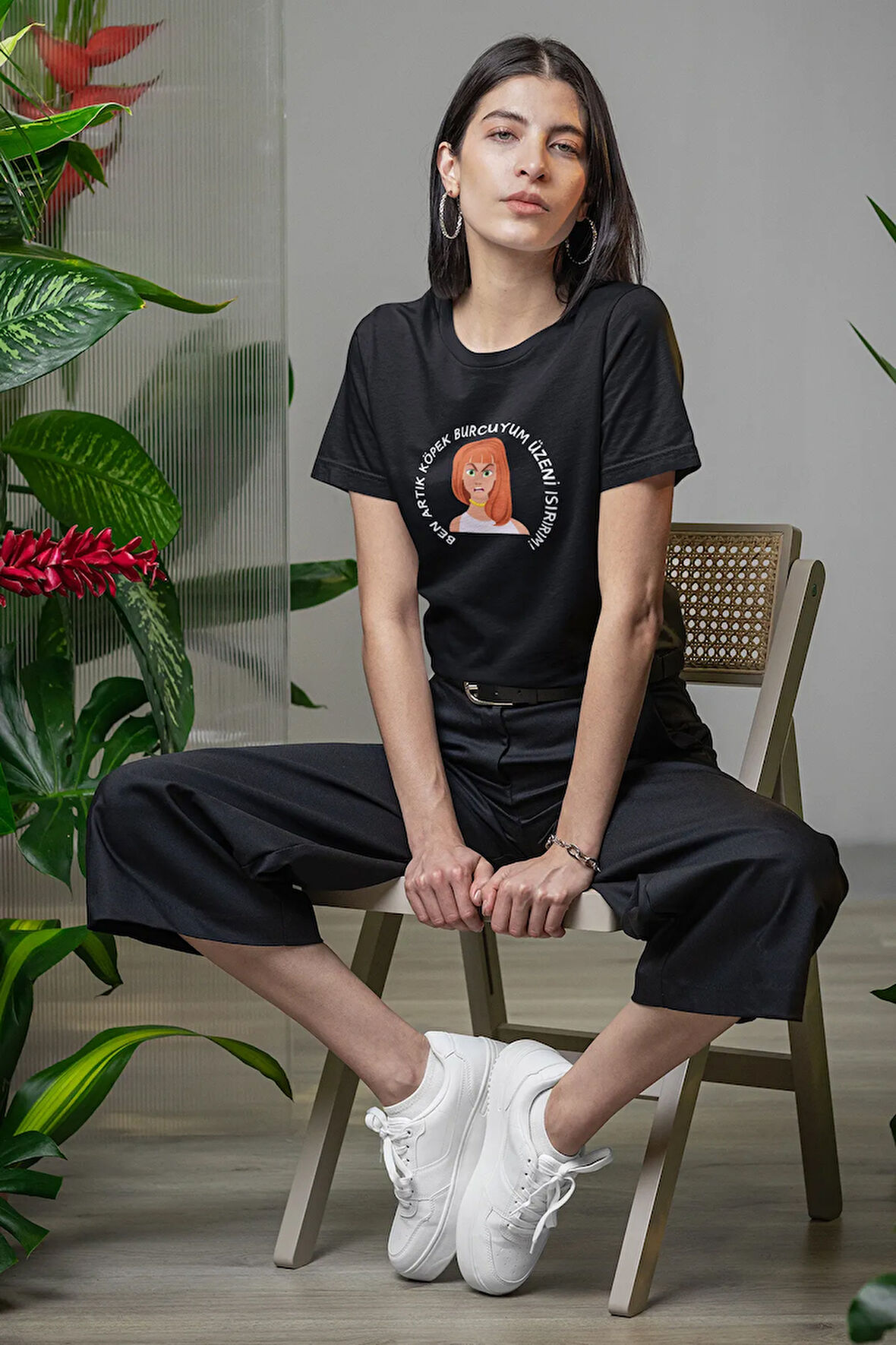 Köpek Burcu Kadın Baskılı Komik Eğlenceli Hediyelik Siyah Kadın T-Shirt