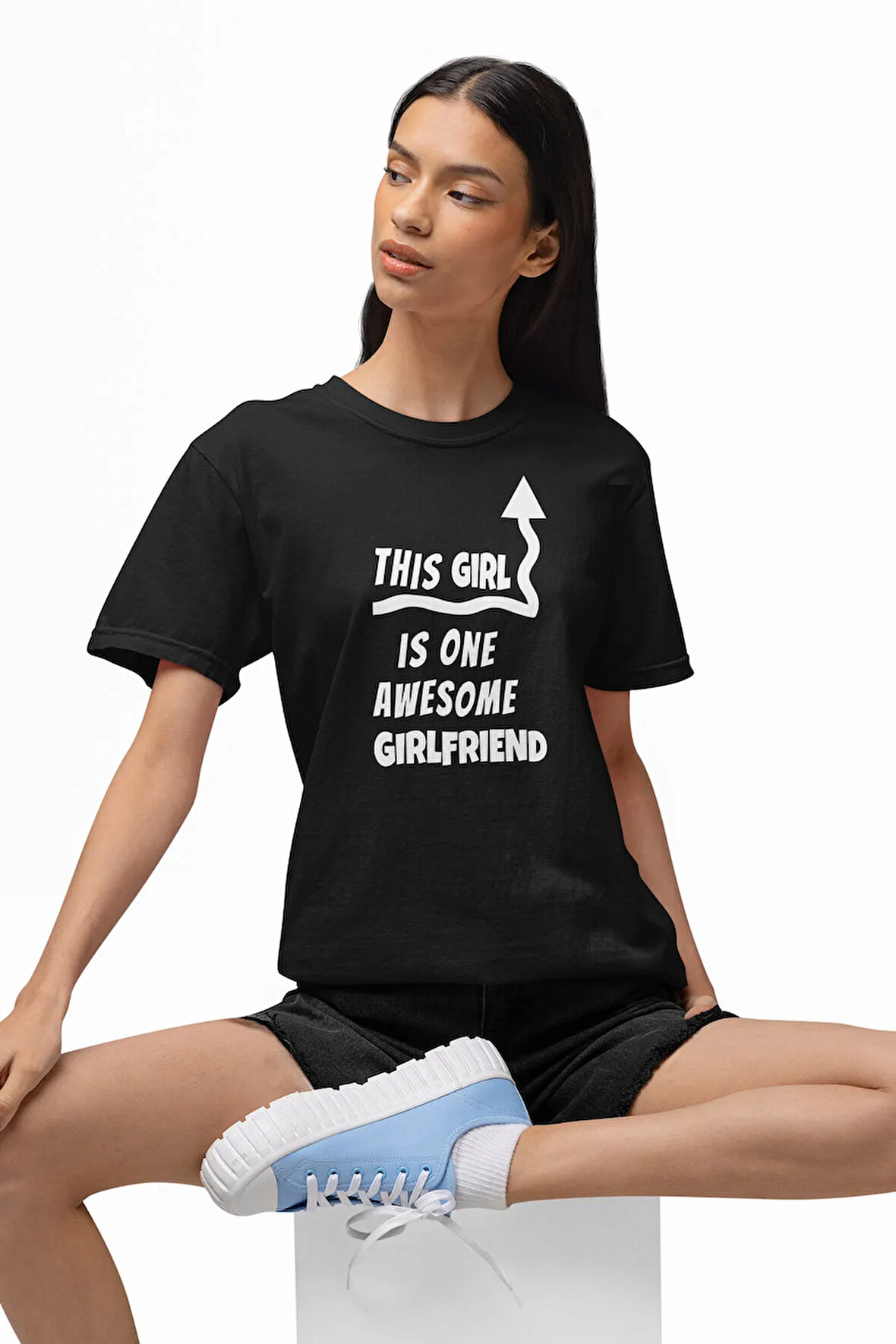 This Girl Is One Awesome Girlfriend Baskılı Sevgili Kız Arkadaş Hediye %100 Pamuk Siyah Tişört