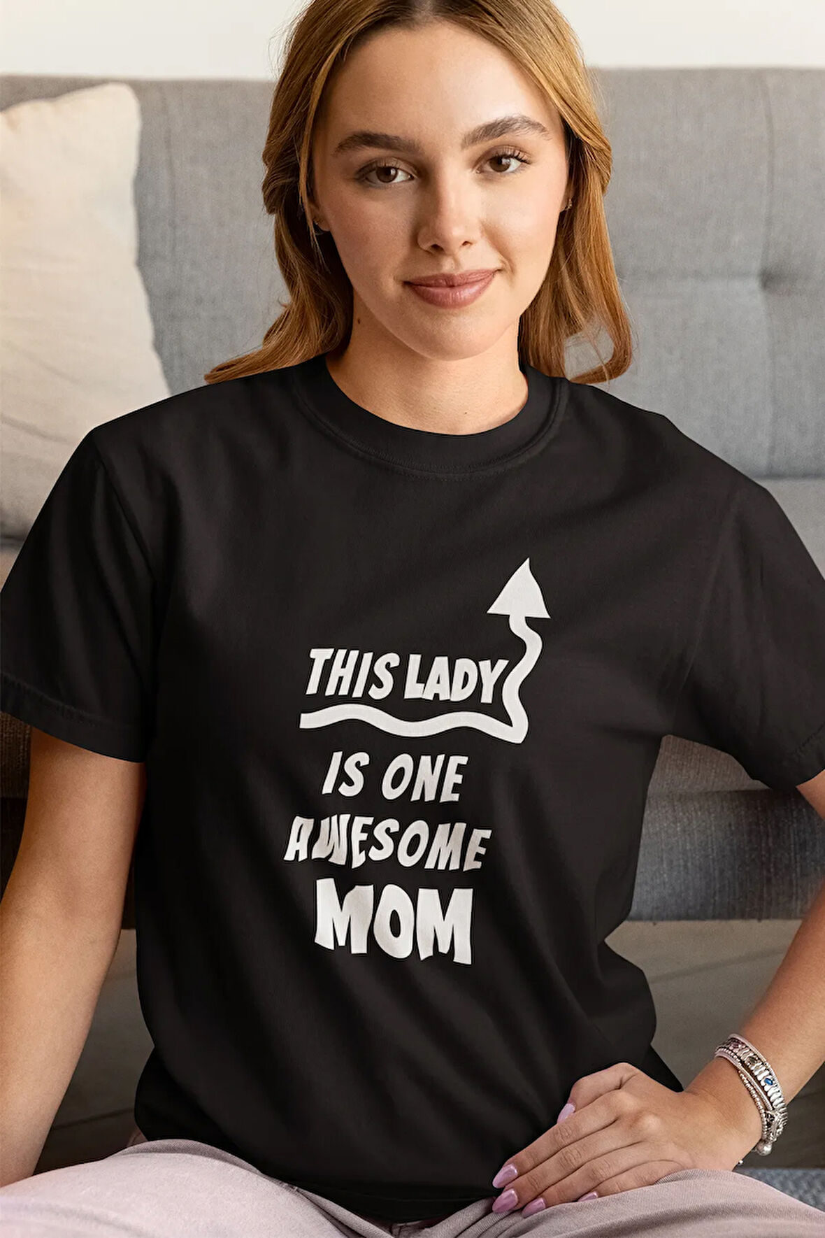 This Lady Is One Awesome Mom Baskılı Anne Doğum Günü Hediye %100 Pamuk Siyah Tişört