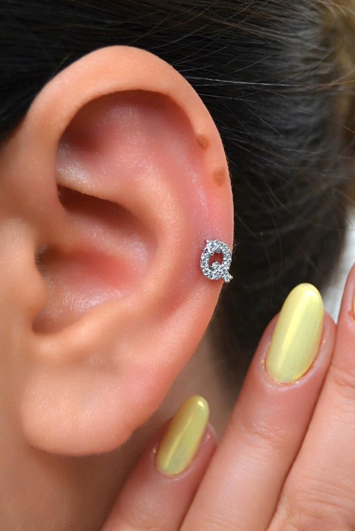 Q Harfi Piercing Gümüş Renkli Harf Piercing Q