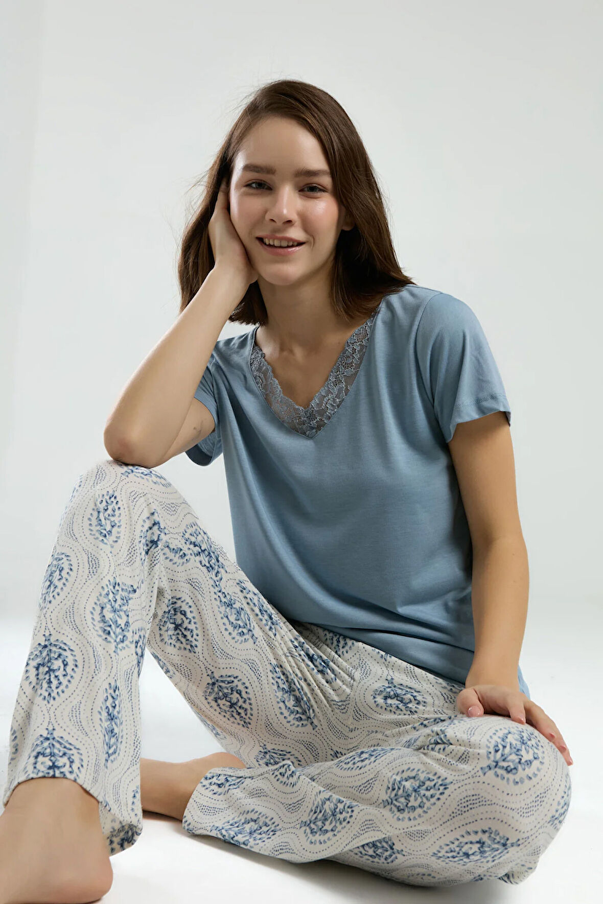 Kadın V Yaka Kısa Kol T-shirt & Uzun Alt Pijama Takımı Q4.A3.K6.R8K