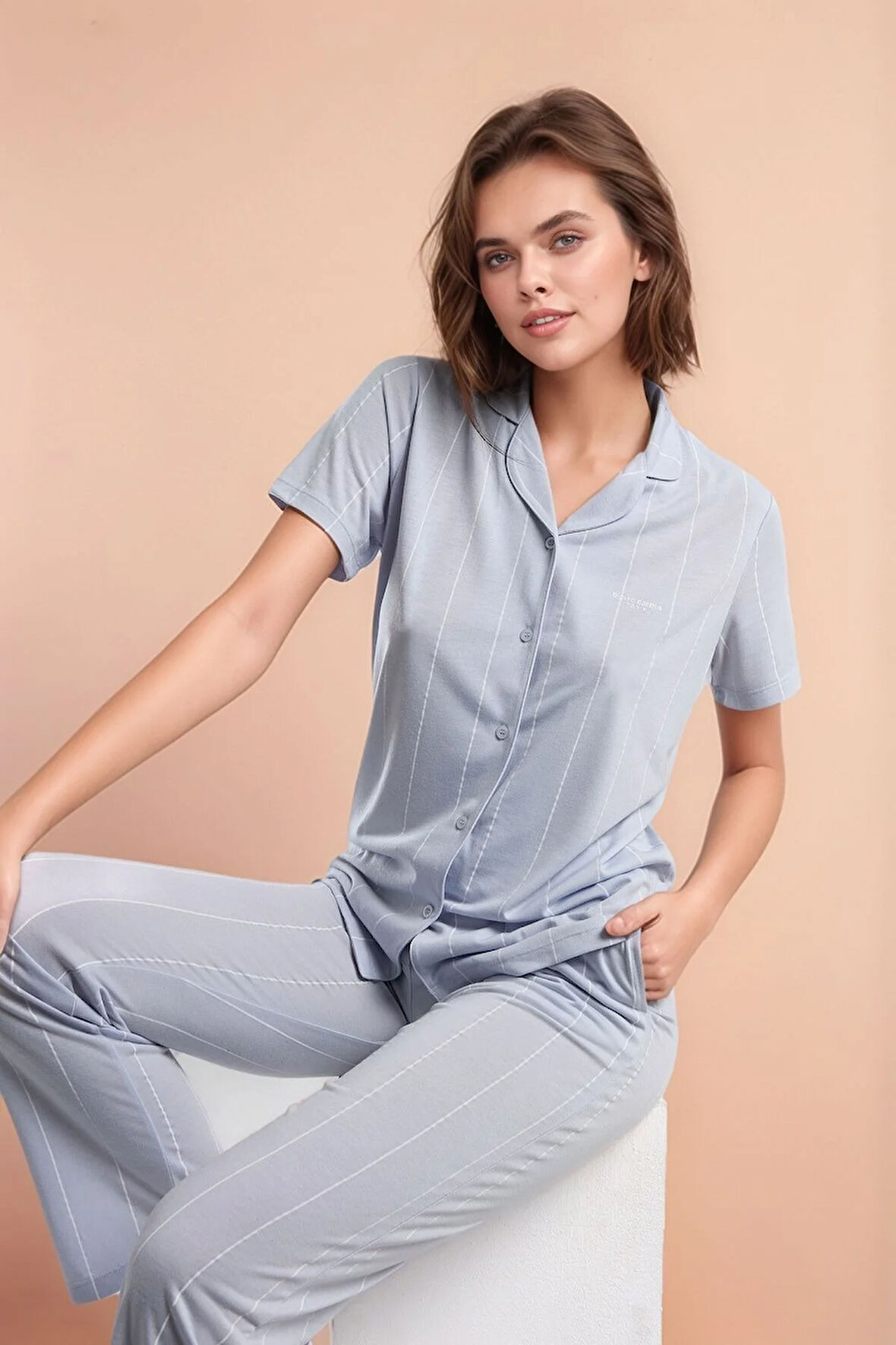 Kadın Mavi Önden Düğmeli Kısa Kol Desenli Pamuklu Viskon Pijama Takımı Q9P0K9C3K