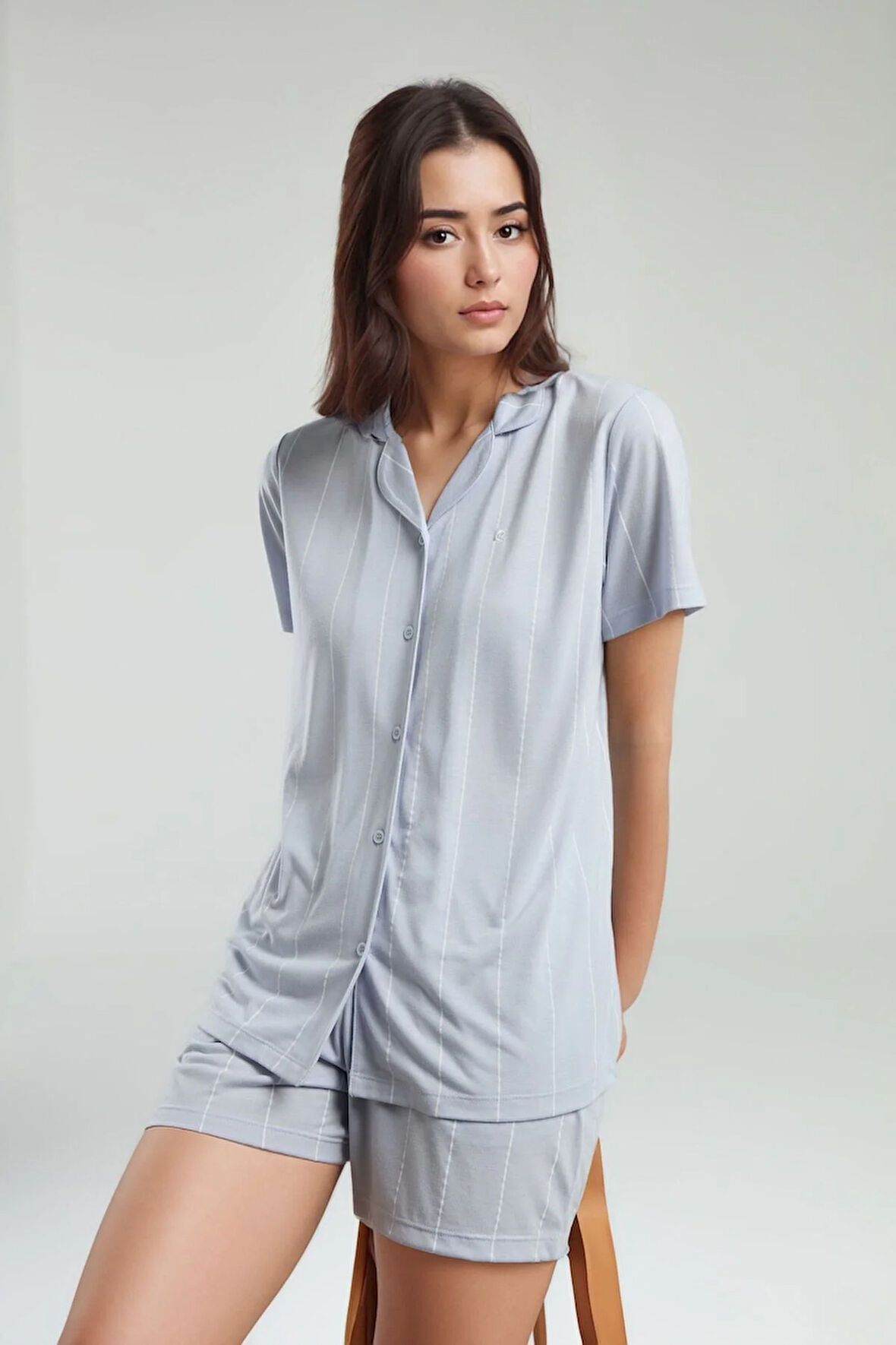 Kadın Mavi Önden Düğmeli Kısa Kol Desenli Pamuklu Viskon Şortlu Pijama Takımı Q8P9K8C1K