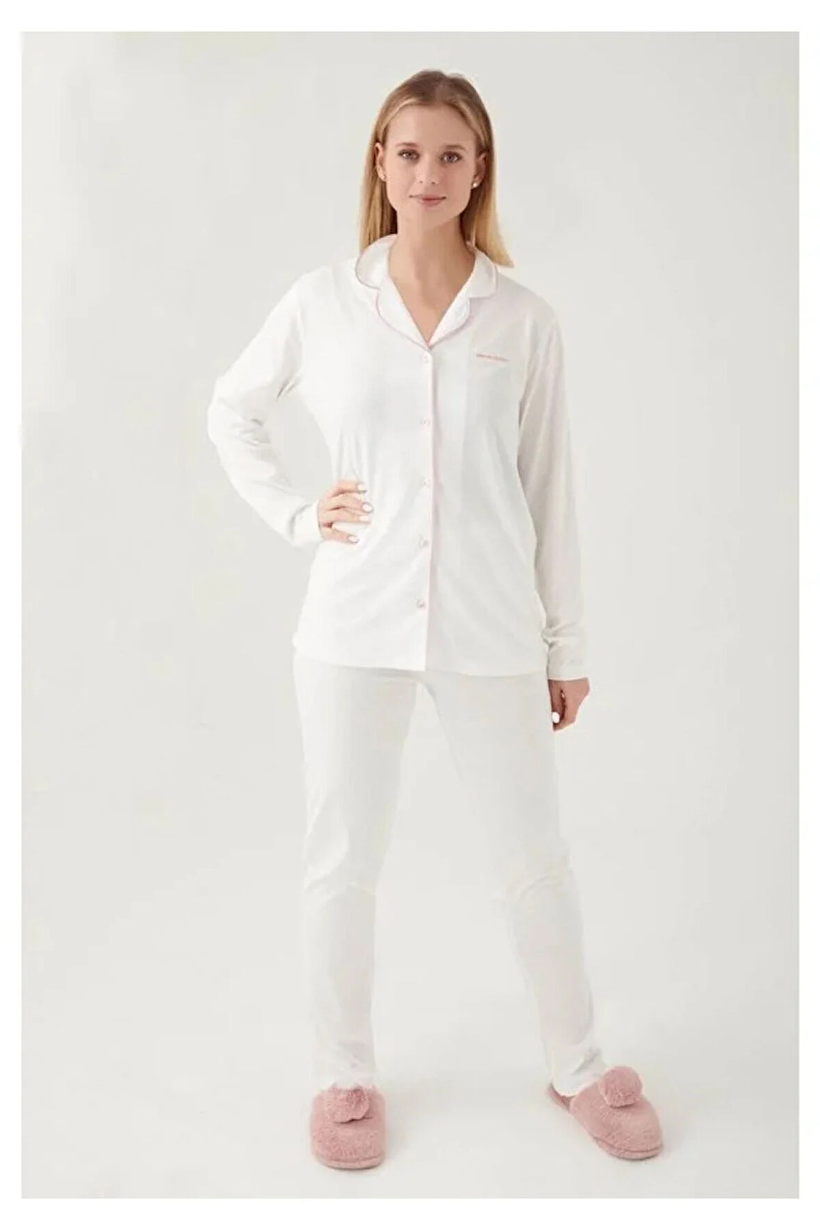 Kadın Krem Pamuklu Modal Boydan Patlı Kutulu Pijama Takımı Q8.U.8O.K2.K.A8.P.C