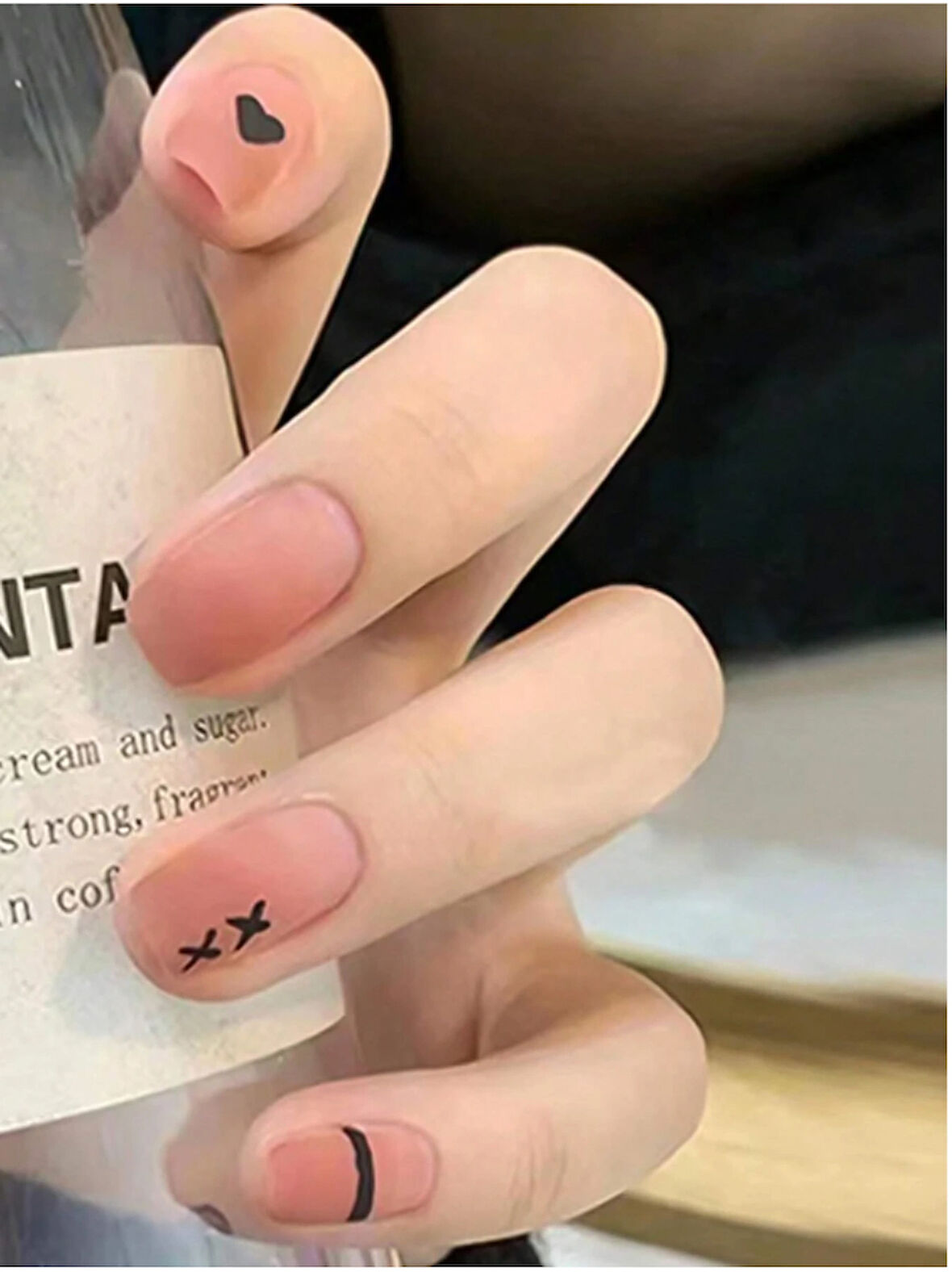 VividCharm 24lü Mat Pembe & Kalp , Çizgi ve Çarpı Tasarımlı Takma Tırnak Seti / Protez Tırnak Seti