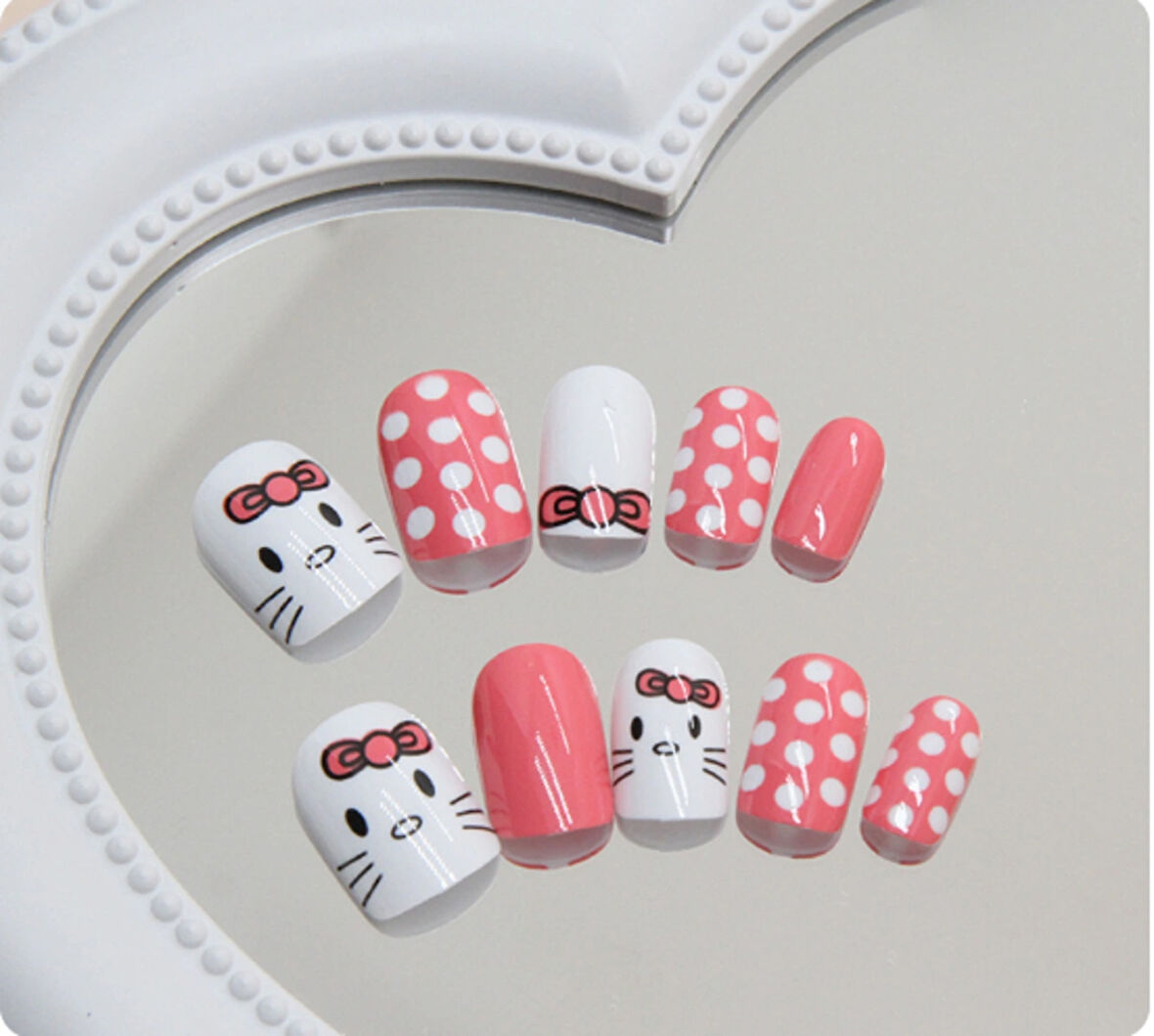 VividCharm 24lü Hello Kitty Tasarımlı Takma Tırnak Seti / Protez Tırnak Seti
