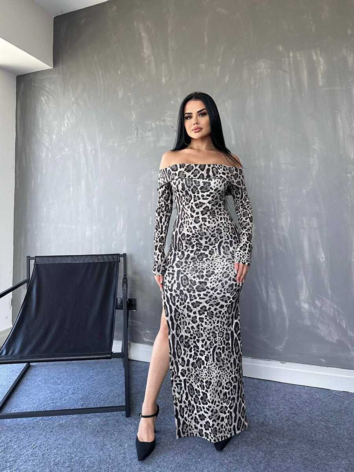 Reka Moda Kadın Madonna Yaka Dalgıç Kumaş Leopar Desen Maxi Boy Derin Yırtmaçlı Elbise