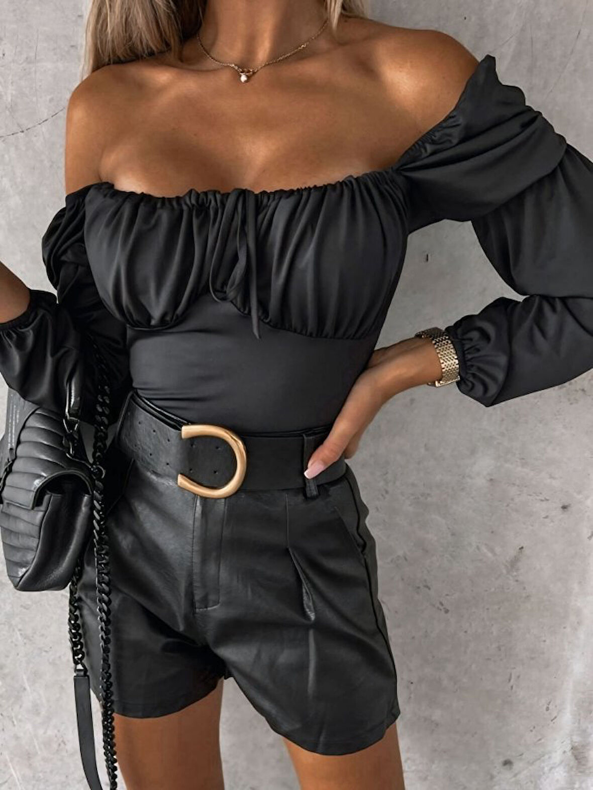 Reka Moda Kadın Uzun Kollu Kare Yaka Göğüs Büzgü Detay Sandy Bluz