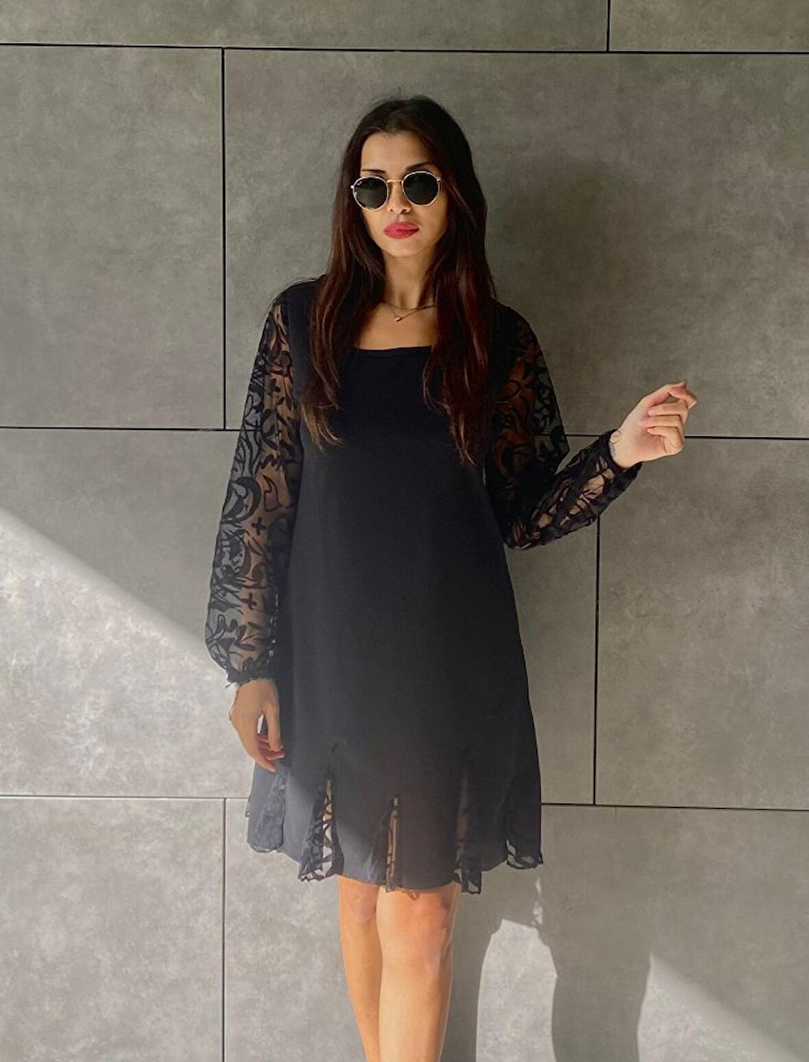 Reka Moda Kadın Uzun Kollu Yuvarlak Yaka Kol Ve Etek Ucu Dantelli Kısa Ithal Krep Elbise