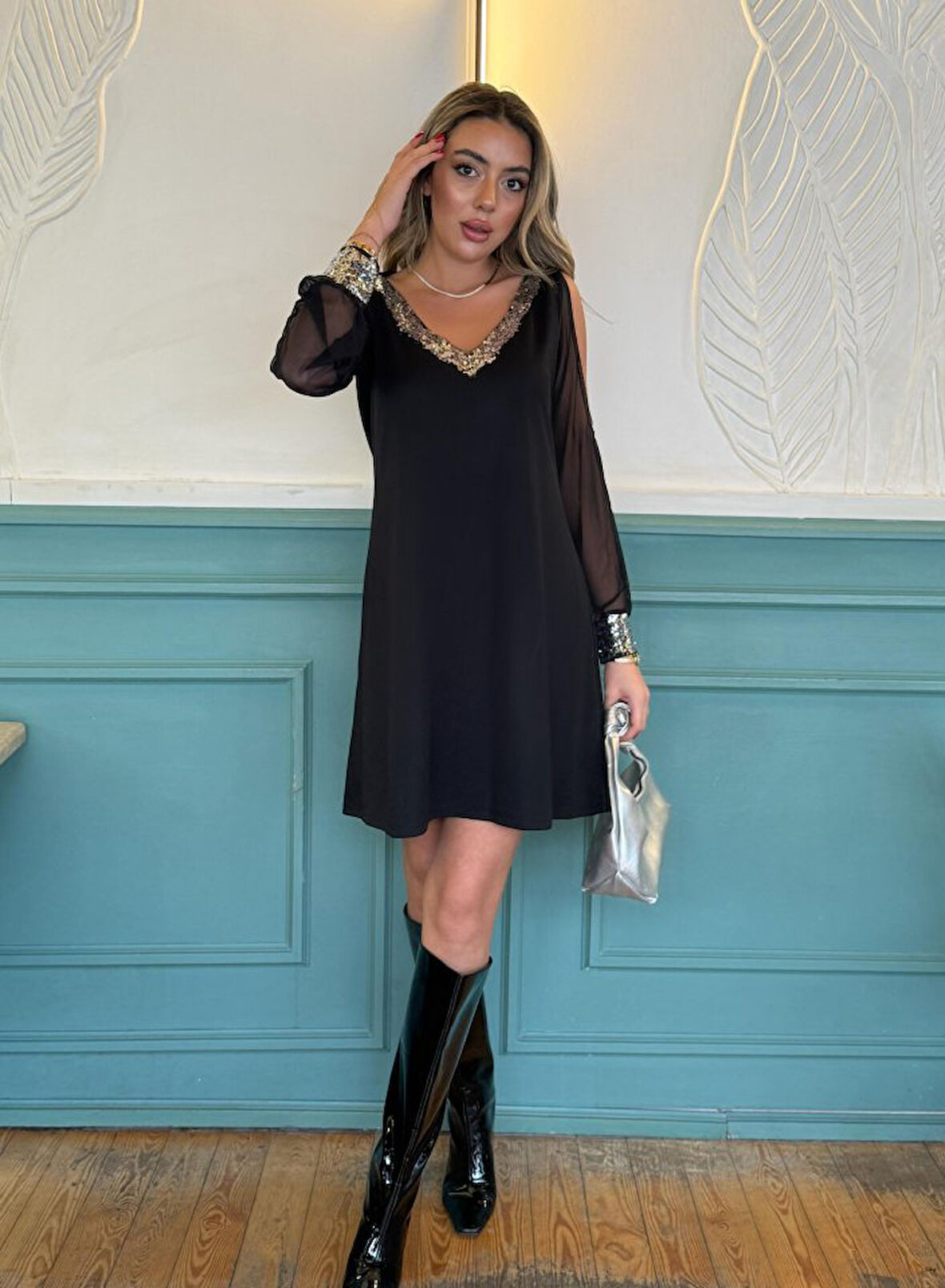 Reka Moda Kadın Siyah Uzun Kollu Kollar Tül Yırtmaçlı V Yakalı Kısa Krep Elbise