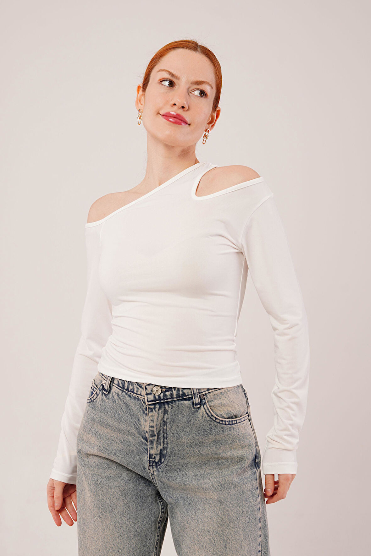 Reka Moda Omuz Dekolte Detaylı Beyaz Bluz