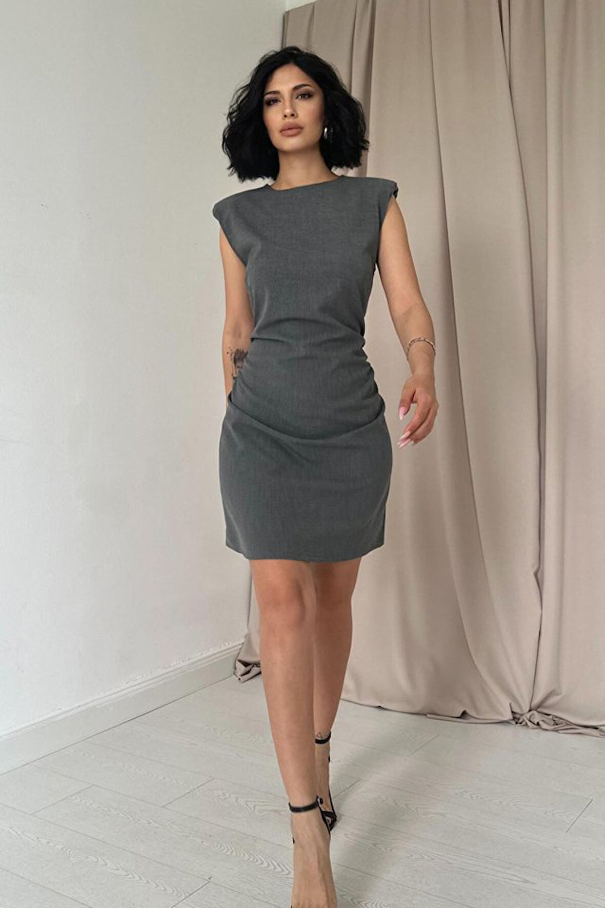 Reka Moda Gri Yanı Büzgülü Sıfır Kol Elbise