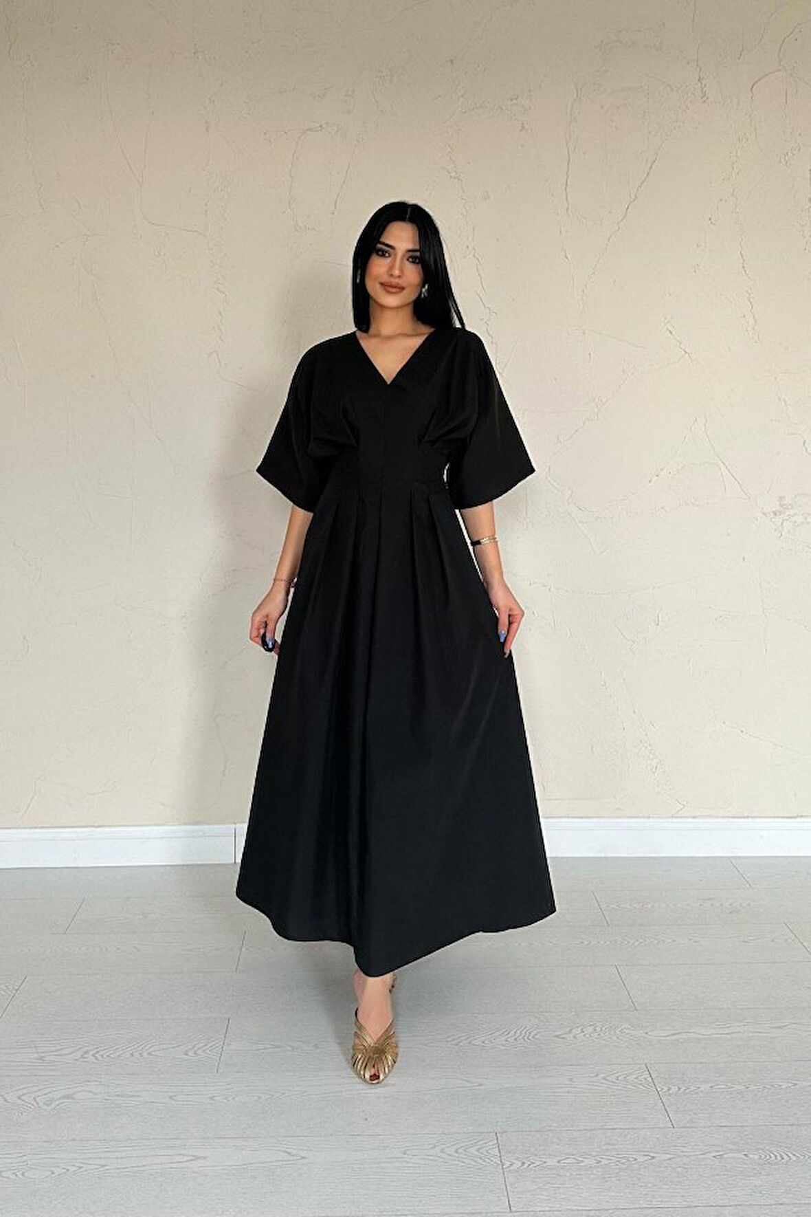 Reka Moda Siyah Pileli Uzun Elbise