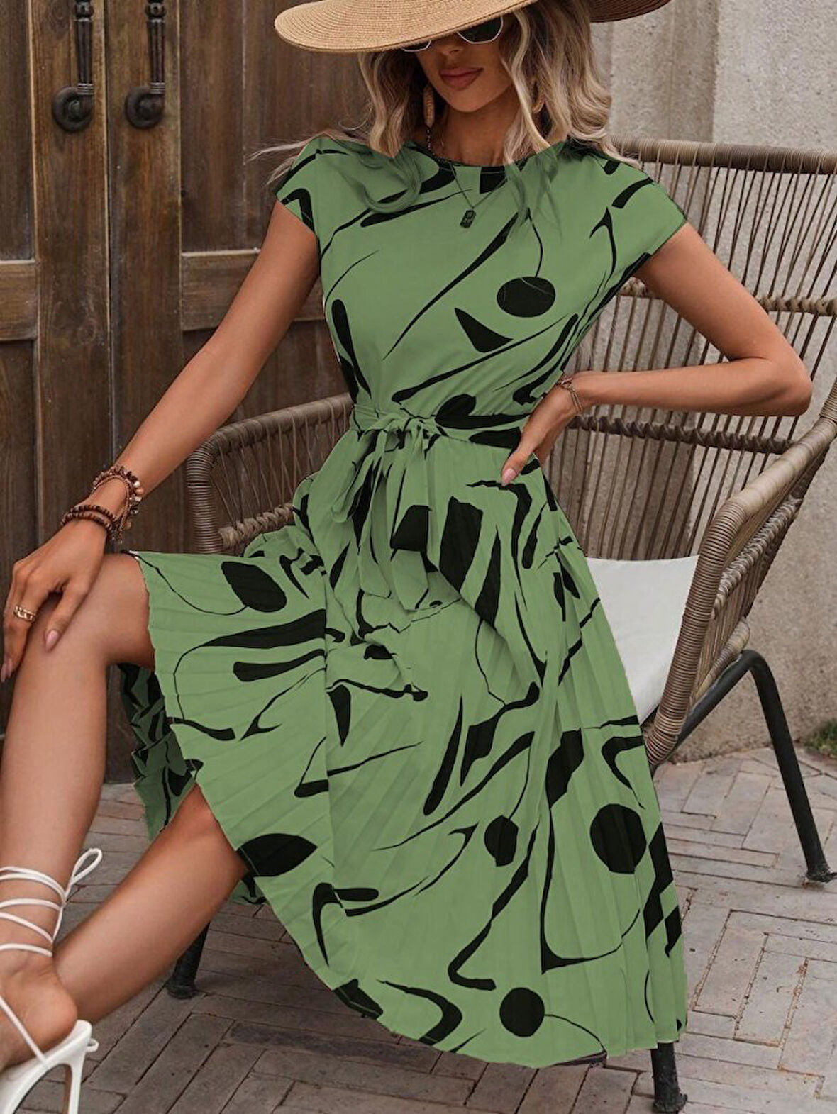 Reka Moda Kadın Kısa Yarasa Kollu Yuvarlak Yaka Beli Büzgülü Süprem Elbise