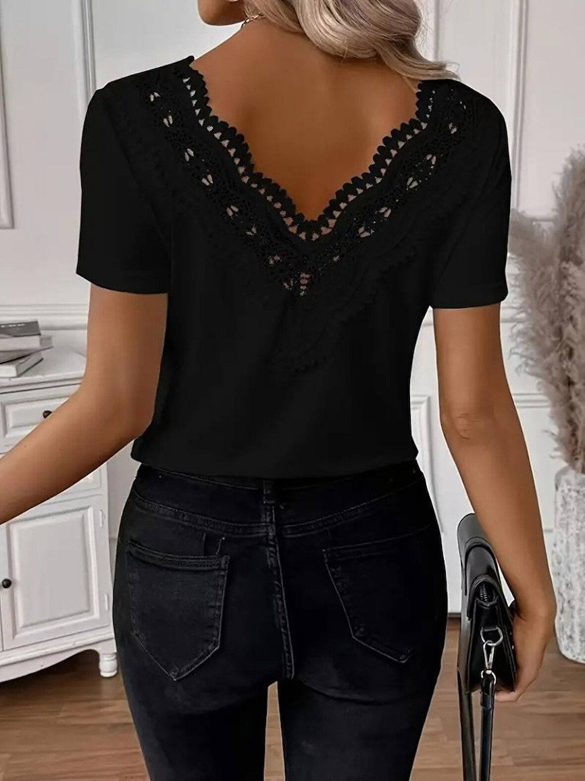 Reka Moda Kadın Kısa Kollu V Yakalı Arkası Dantelli Viskon Bluz