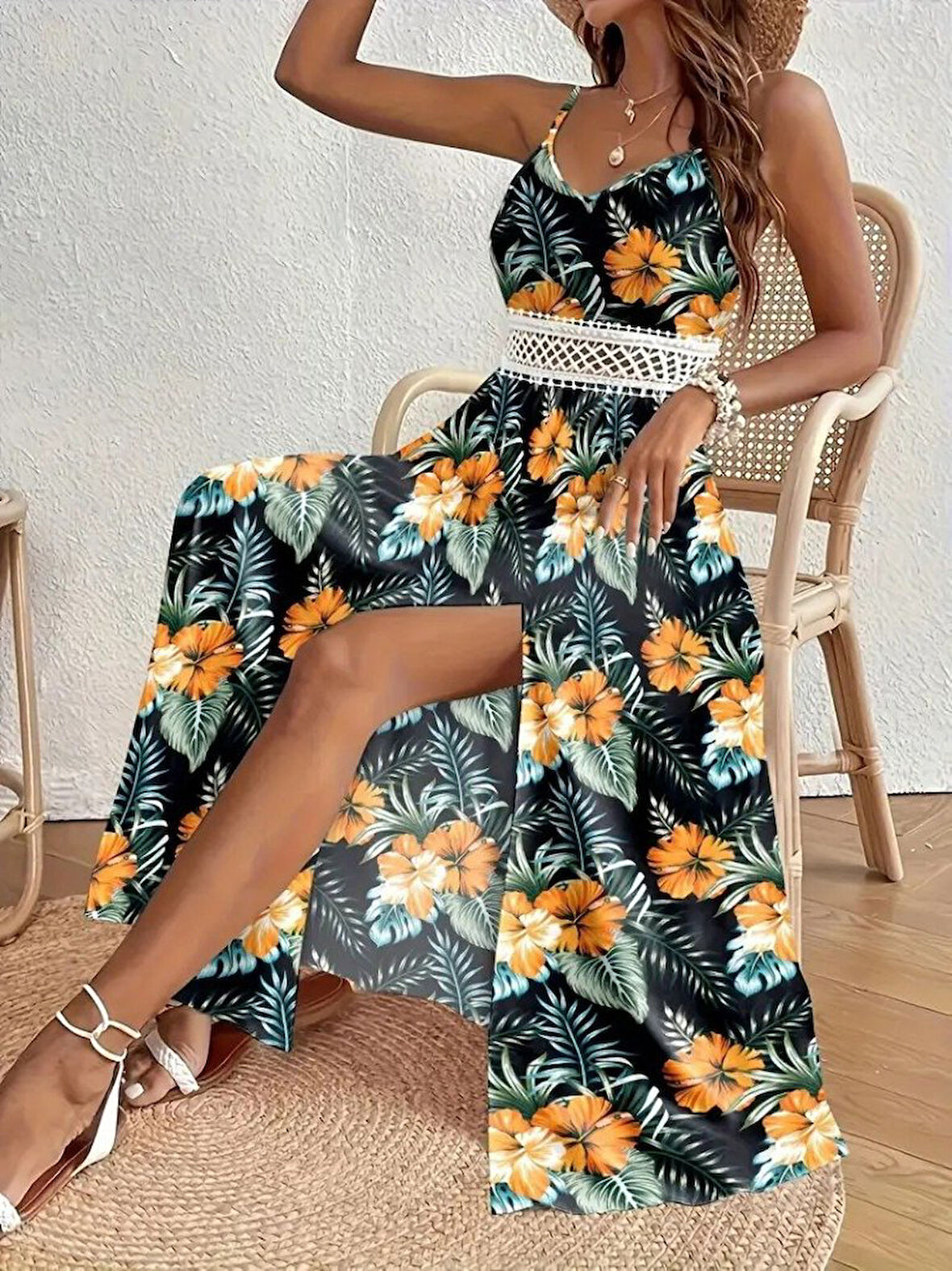 Reka Moda Kadın Ip Askılı V Yakalı Bel Güpür çiçek Desenli Yandan Yırtmaçlı Maksi Süprem Elbise