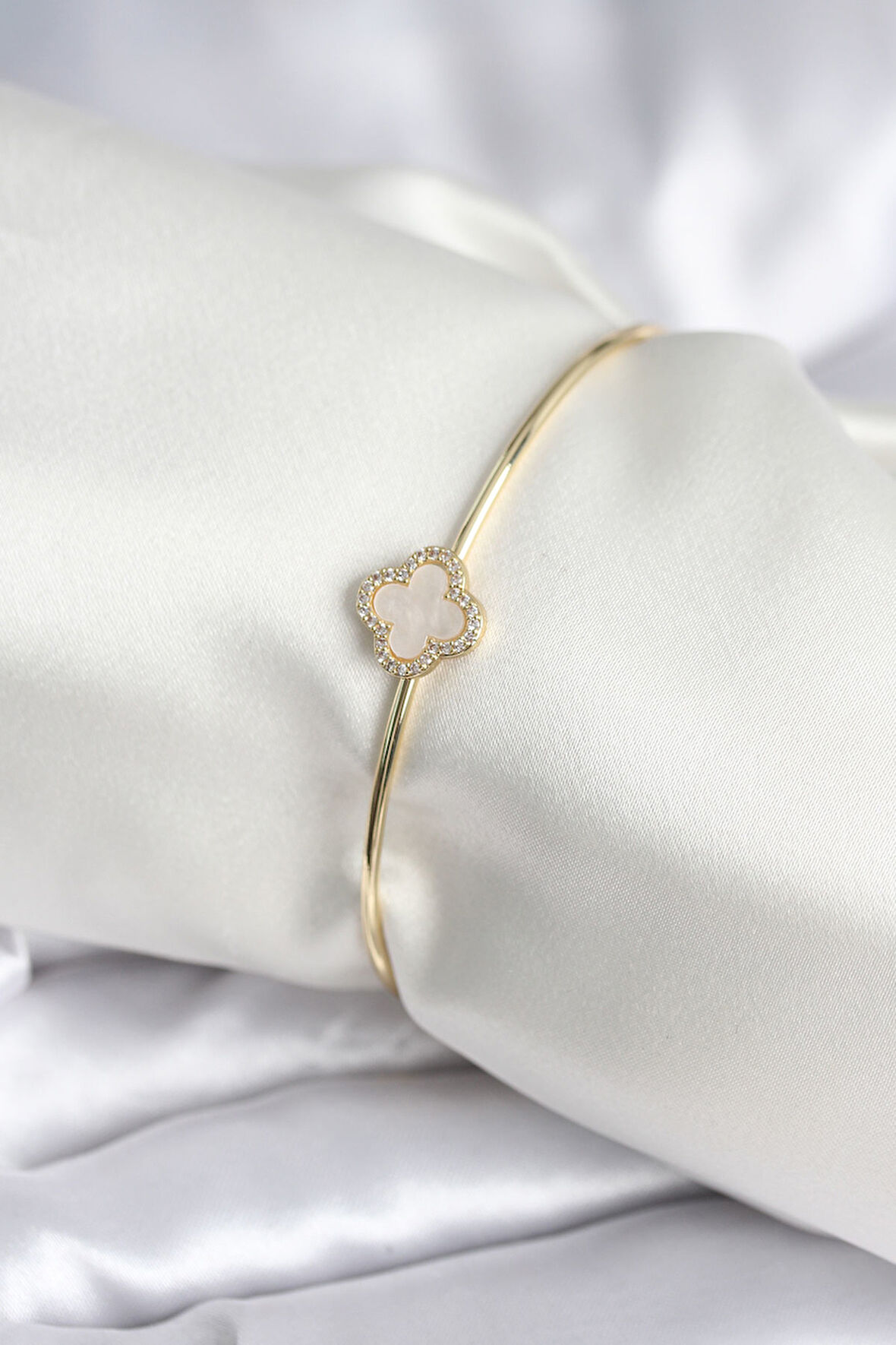 Reka Moda Beyaz Sedefli Yonca Model Gold Renk Kadın Bileklik